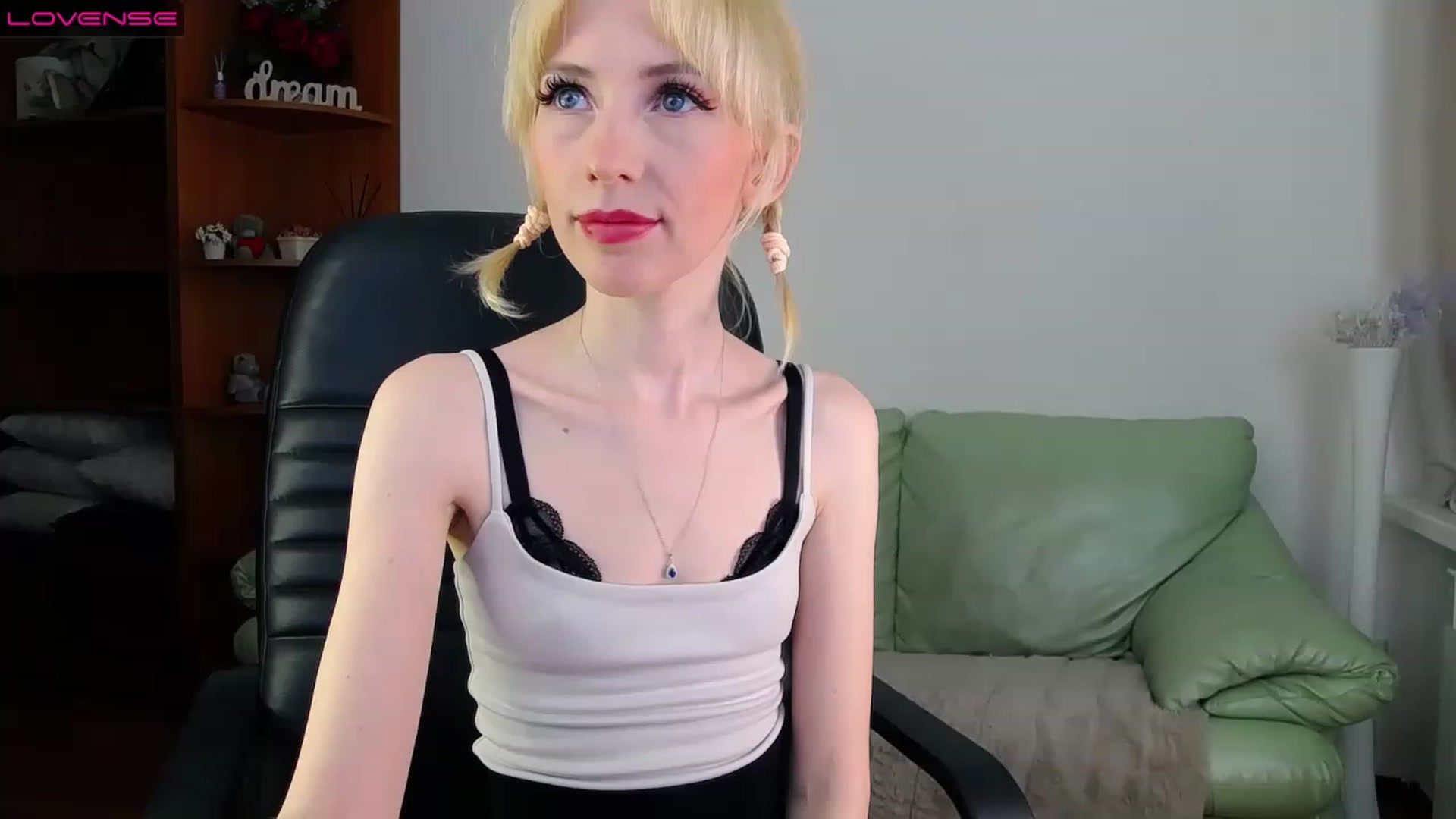 Gallery image thumbnail from PetitePrincez's myfreecams stream on, 03/19/2023, 15:11 image 18 of 20