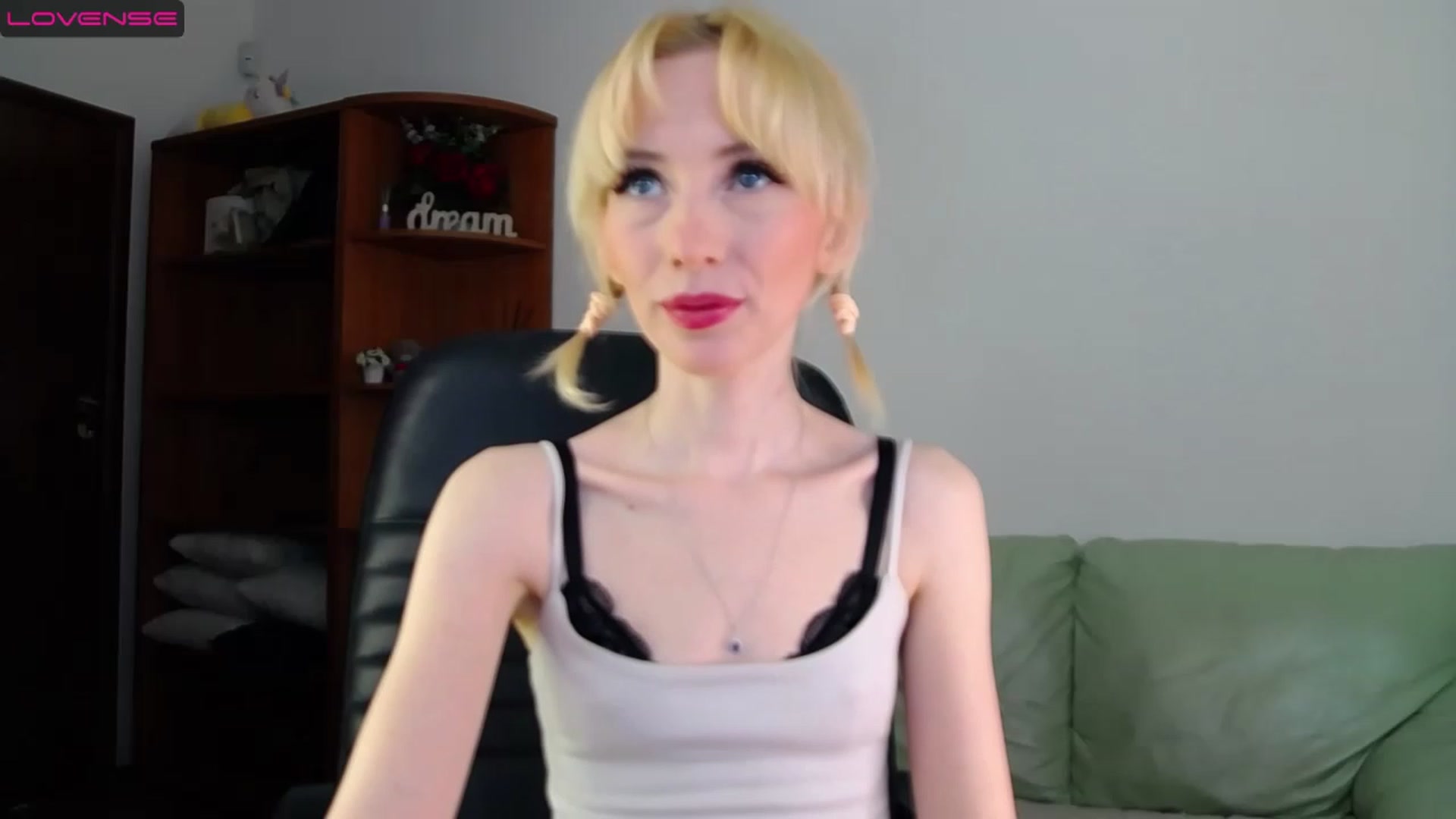 Gallery image thumbnail from PetitePrincez's myfreecams stream on, 03/19/2023, 15:11 image 1 of 20