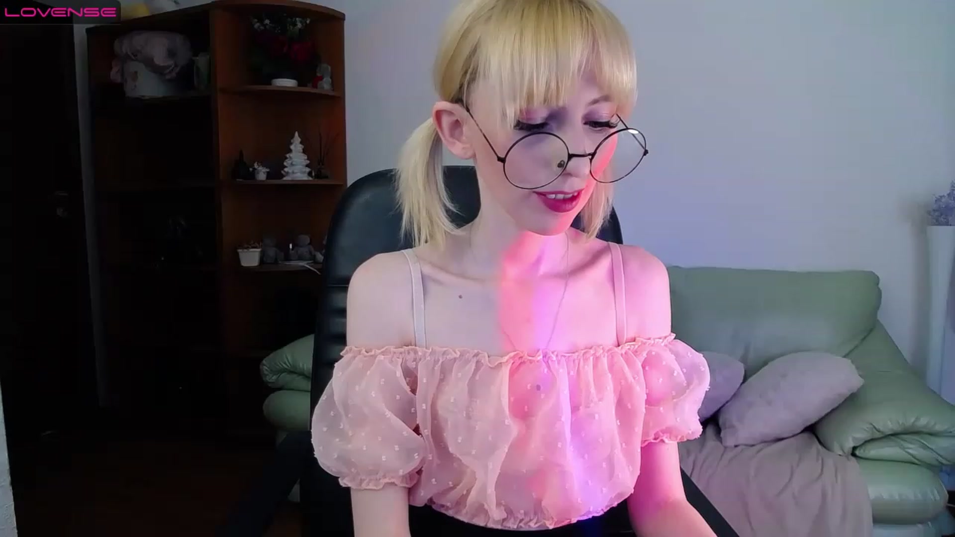 Gallery image thumbnail from PetitePrincez's myfreecams stream on, 03/25/2023, 15:20 image 19 of 20