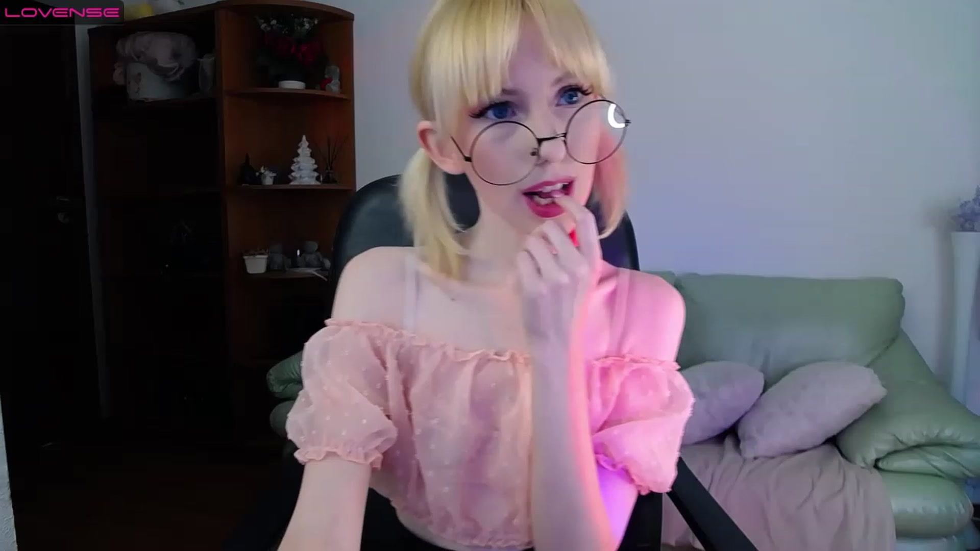 Gallery image thumbnail from PetitePrincez's myfreecams stream on, 03/25/2023, 15:20 image 18 of 20