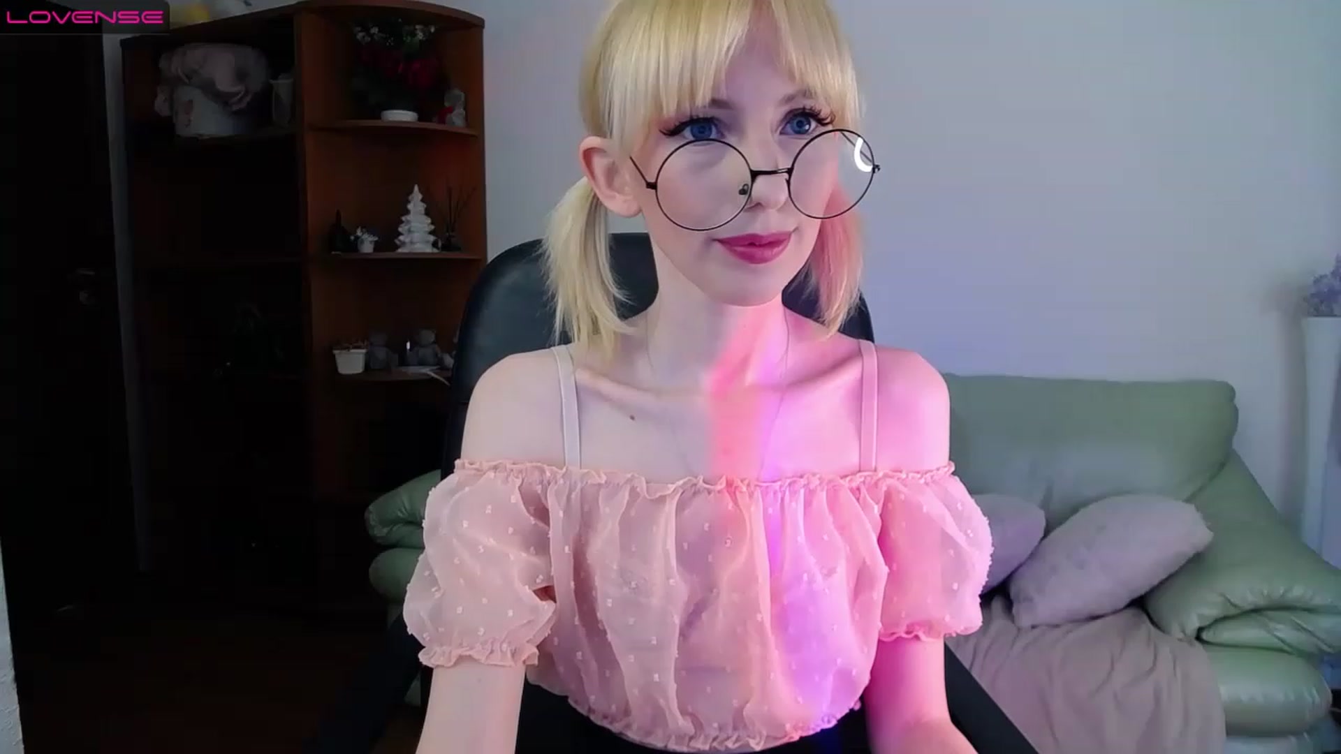 Gallery image thumbnail from PetitePrincez's myfreecams stream on, 03/25/2023, 15:20 image 16 of 20