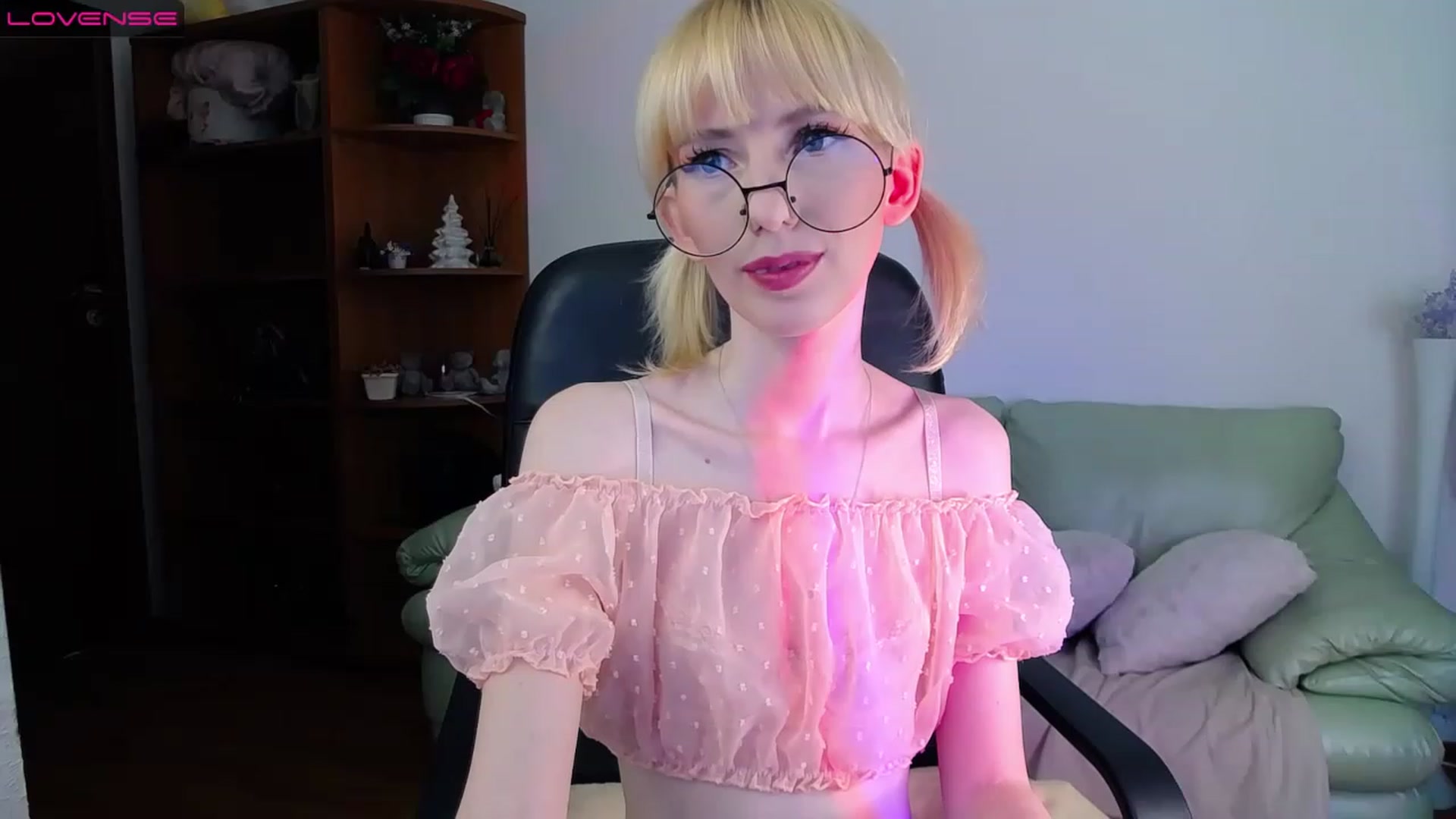 Gallery image thumbnail from PetitePrincez's myfreecams stream on, 03/25/2023, 15:20 image 2 of 20