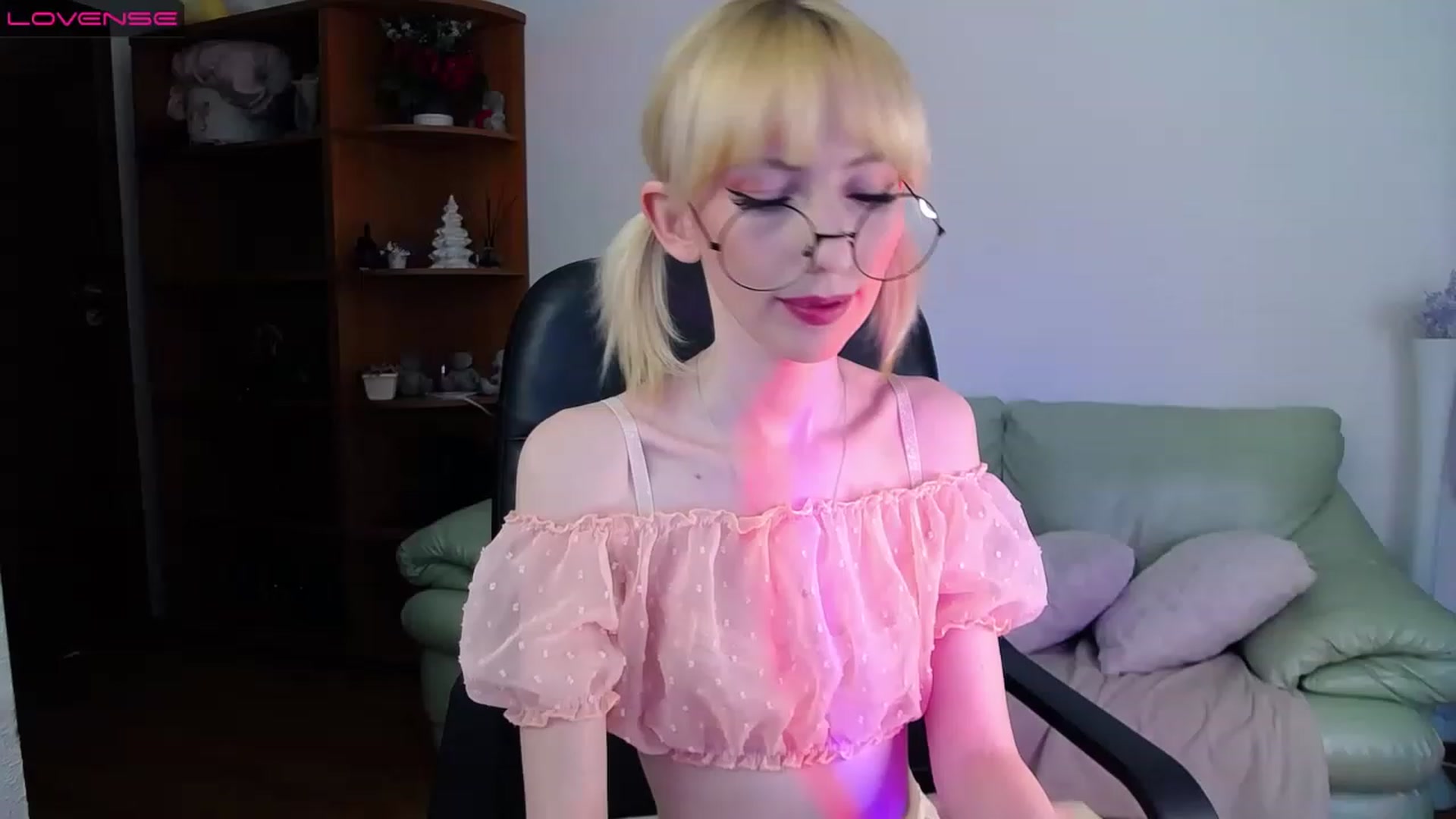 Gallery image thumbnail from PetitePrincez's myfreecams stream on, 03/25/2023, 15:20 image 5 of 20
