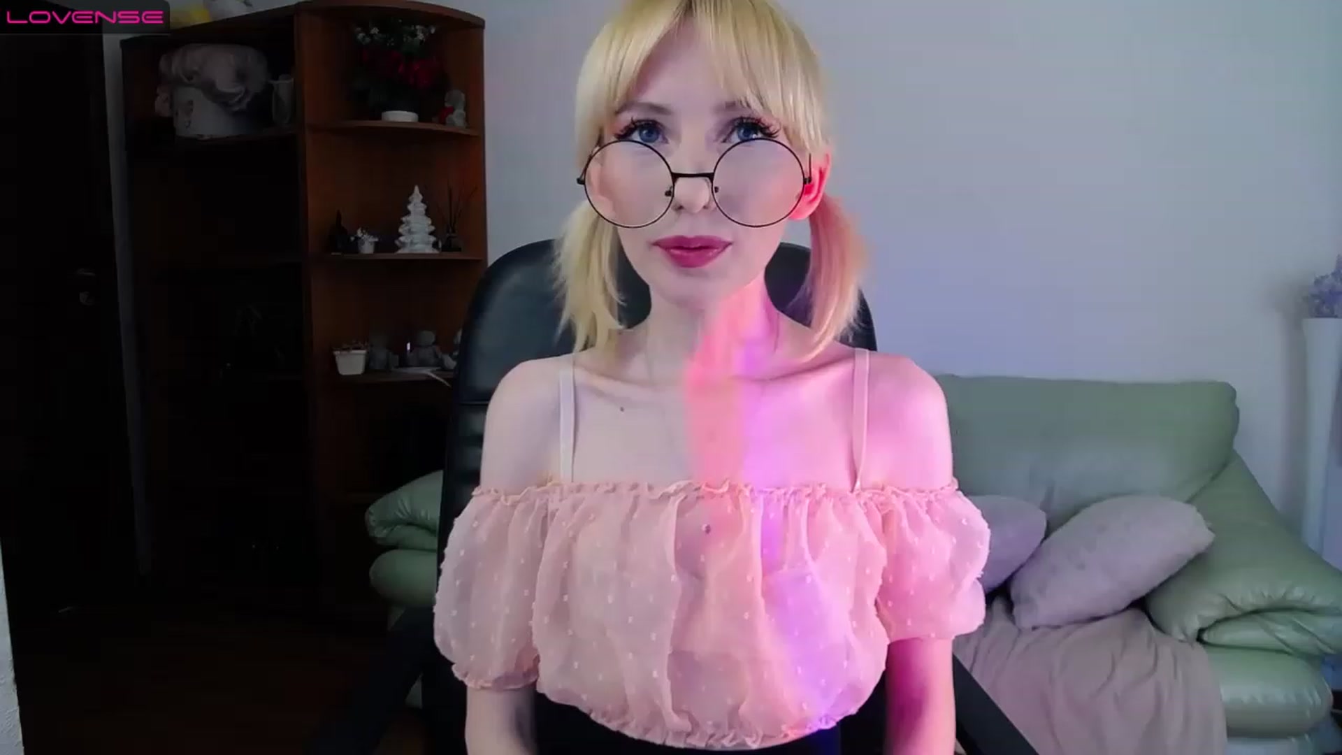 Gallery image thumbnail from PetitePrincez's myfreecams stream on, 03/25/2023, 15:20 image 20 of 20