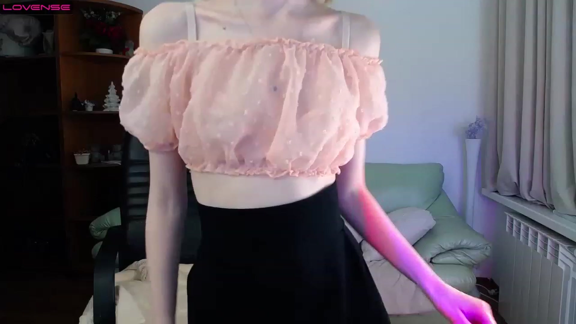Gallery image thumbnail from PetitePrincez's myfreecams stream on, 03/25/2023, 17:10 image 4 of 20