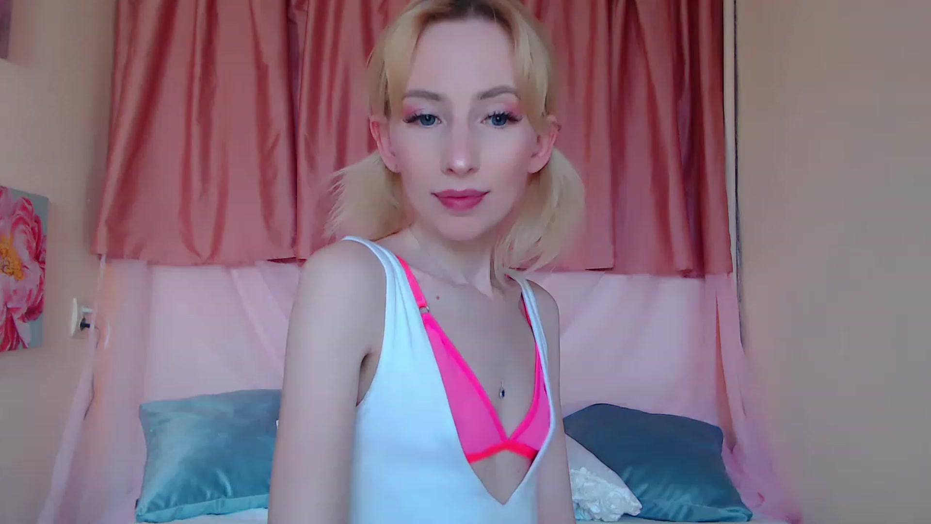 Gallery image thumbnail from PetitePrincez's myfreecams stream on, 04/15/2023, 11:41 image 1 of 20