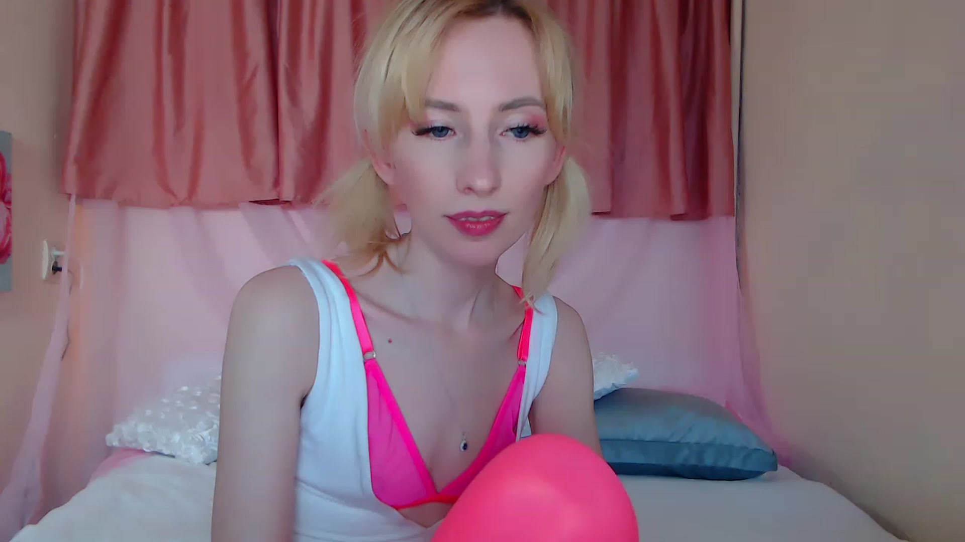 Gallery image thumbnail from PetitePrincez's myfreecams stream on, 04/15/2023, 14:58 image 16 of 20