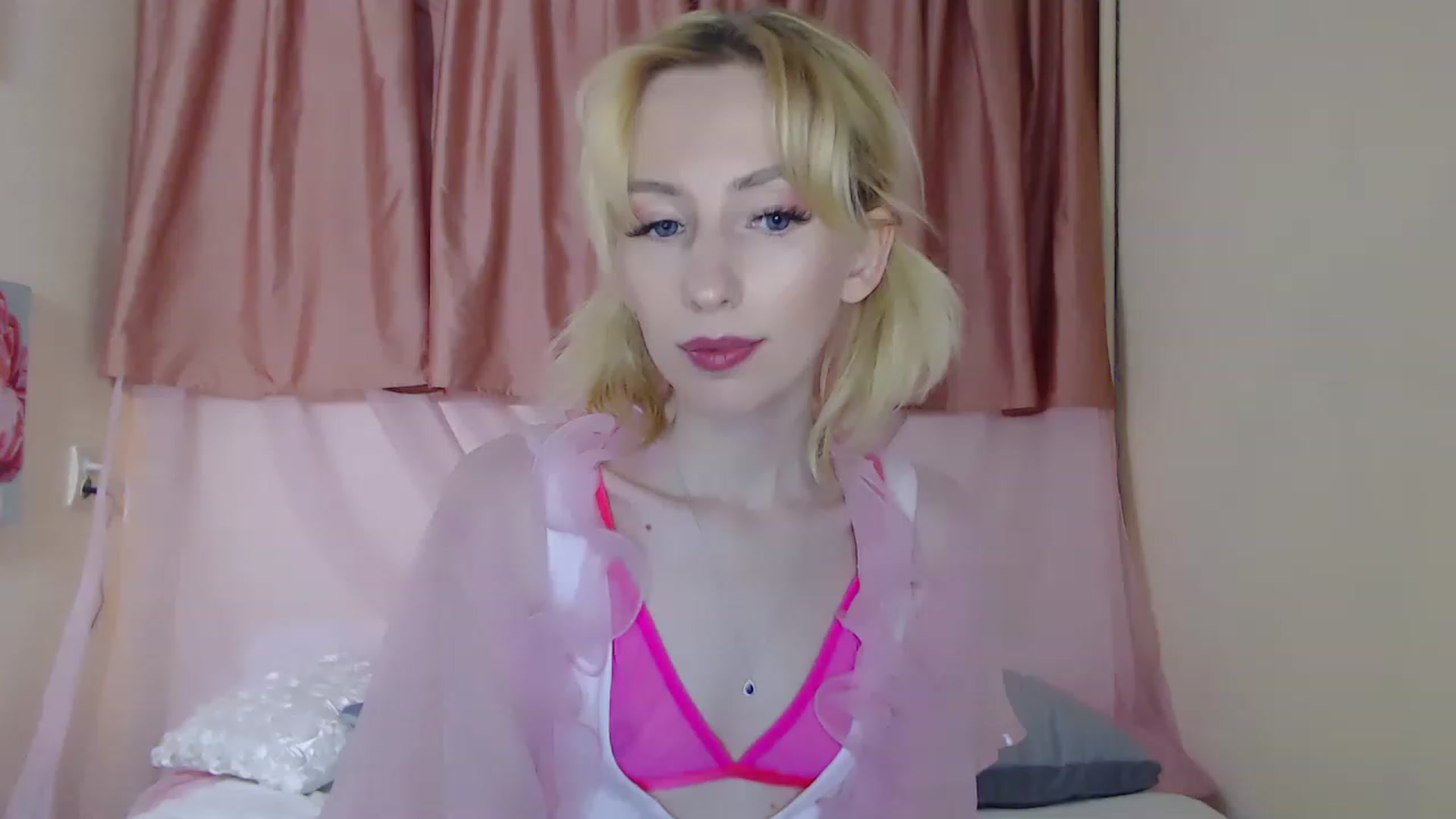 Gallery image thumbnail from PetitePrincez's myfreecams stream on, 04/15/2023, 16:30 image 4 of 20