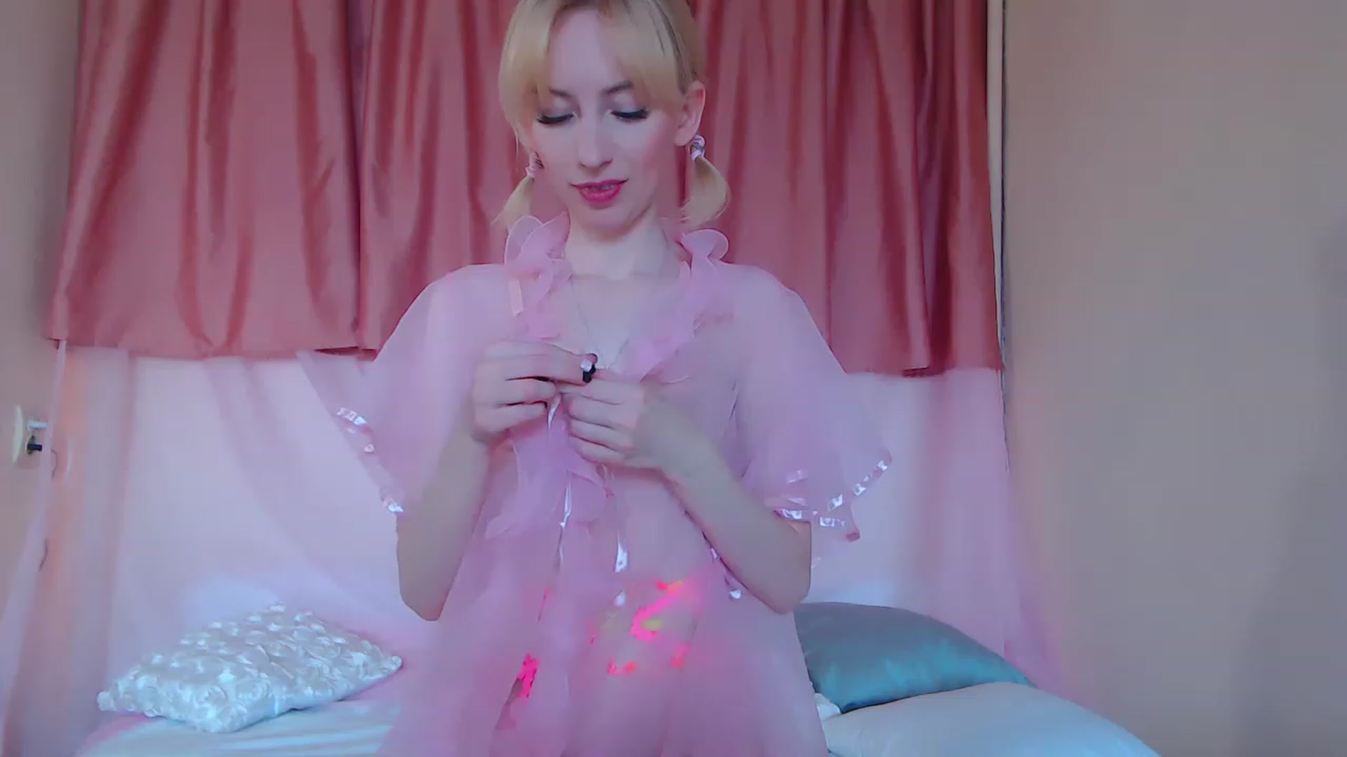 Gallery image thumbnail from PetitePrincez's myfreecams stream on, 04/16/2023, 14:35 image 3 of 20