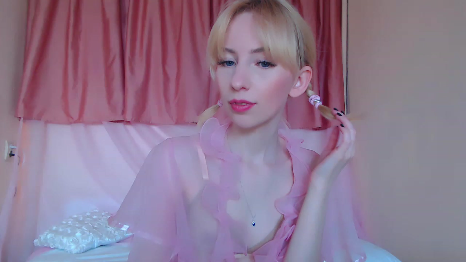 Gallery image thumbnail from PetitePrincez's myfreecams stream on, 04/16/2023, 14:35 image 7 of 20
