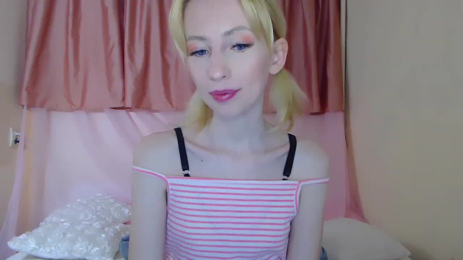 Gallery image thumbnail from PetitePrincez's myfreecams stream on, 04/17/2023, 18:30 image 18 of 20
