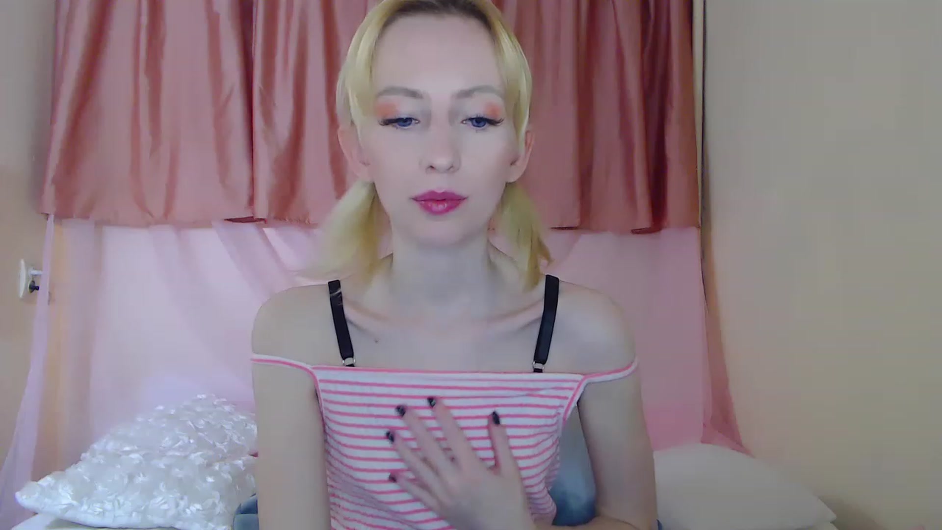 Gallery image thumbnail from PetitePrincez's myfreecams stream on, 04/17/2023, 18:30 image 17 of 20