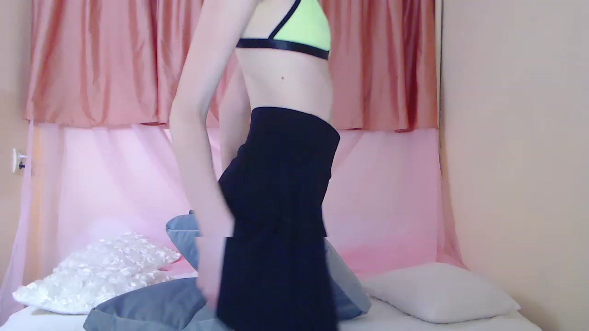 Gallery image thumbnail from PetitePrincez's myfreecams stream on, 04/17/2023, 19:38 image 9 of 20