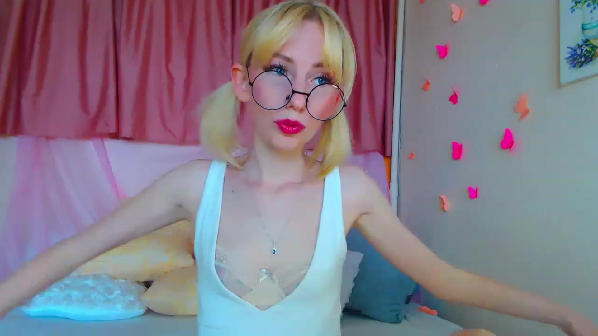 Gallery image thumbnail from PetitePrincez's myfreecams stream on, 06/18/2023, 13:58 image 2 of 20