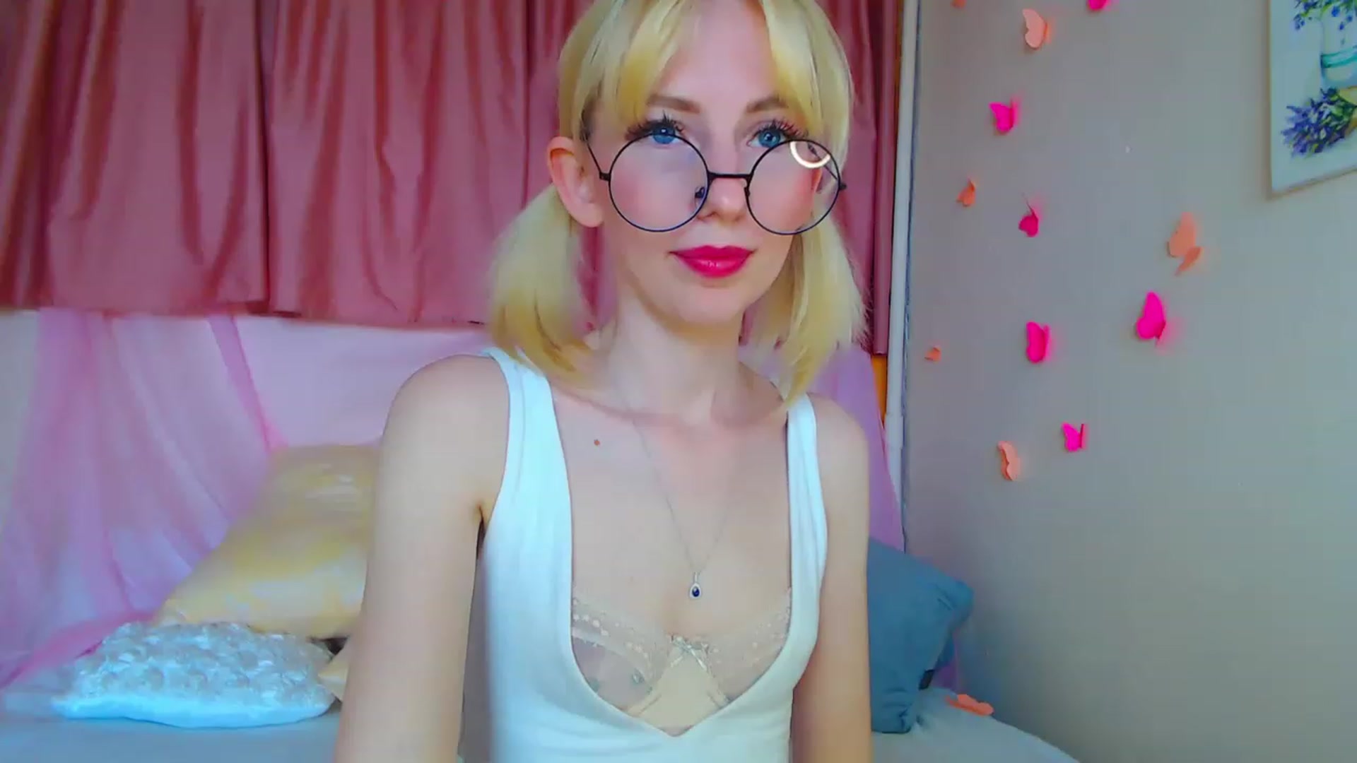 Gallery image thumbnail from PetitePrincez's myfreecams stream on, 06/18/2023, 13:58 image 5 of 20