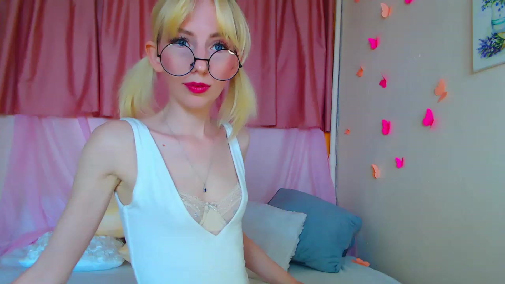 Gallery image thumbnail from PetitePrincez's myfreecams stream on, 06/18/2023, 13:58 image 16 of 20