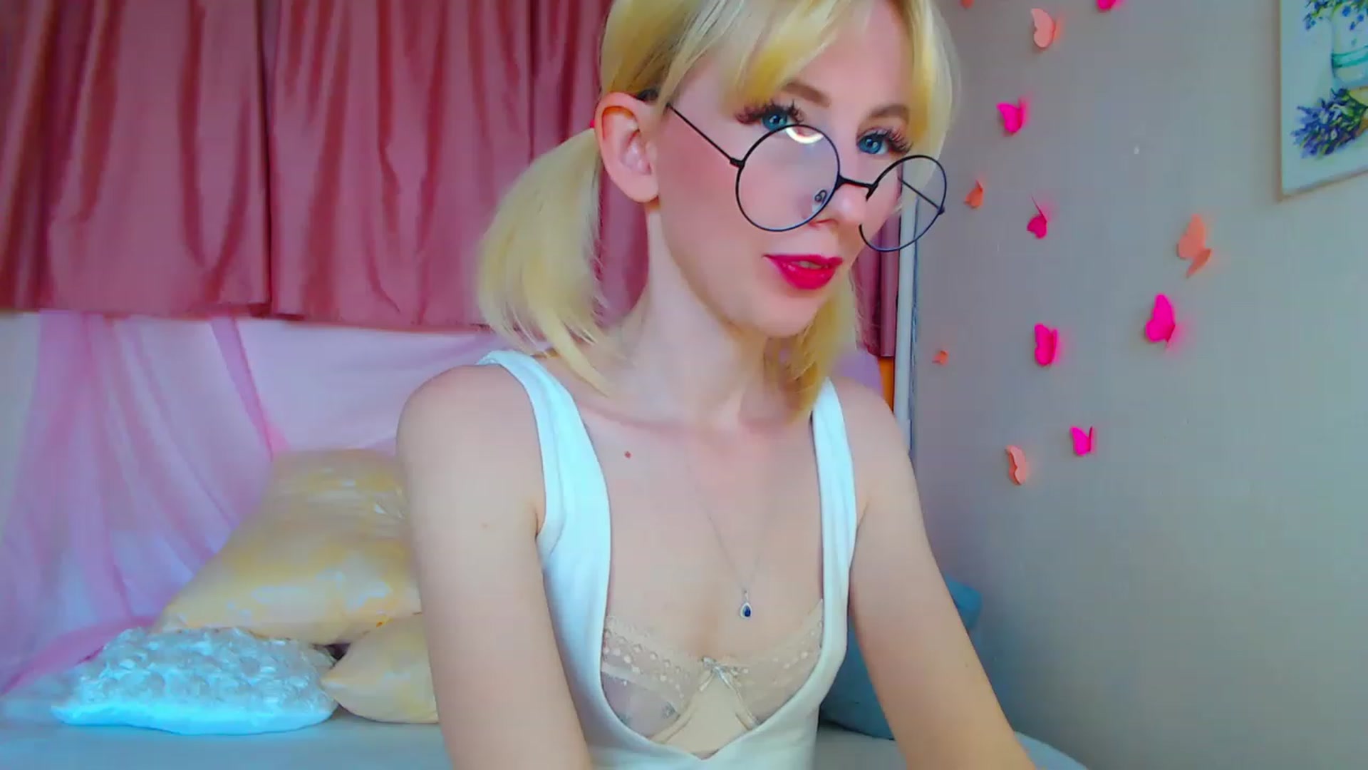 Gallery image thumbnail from PetitePrincez's myfreecams stream on, 06/18/2023, 13:58 image 12 of 20