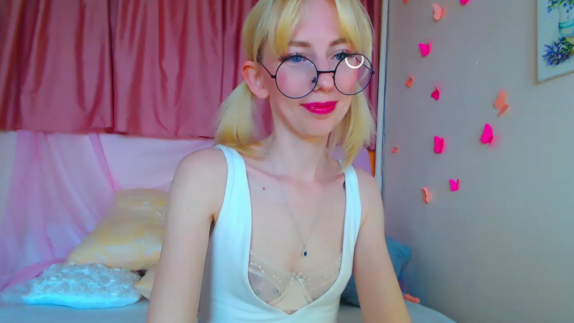 Gallery image thumbnail from PetitePrincez's myfreecams stream on, 06/18/2023, 13:58 image 4 of 20