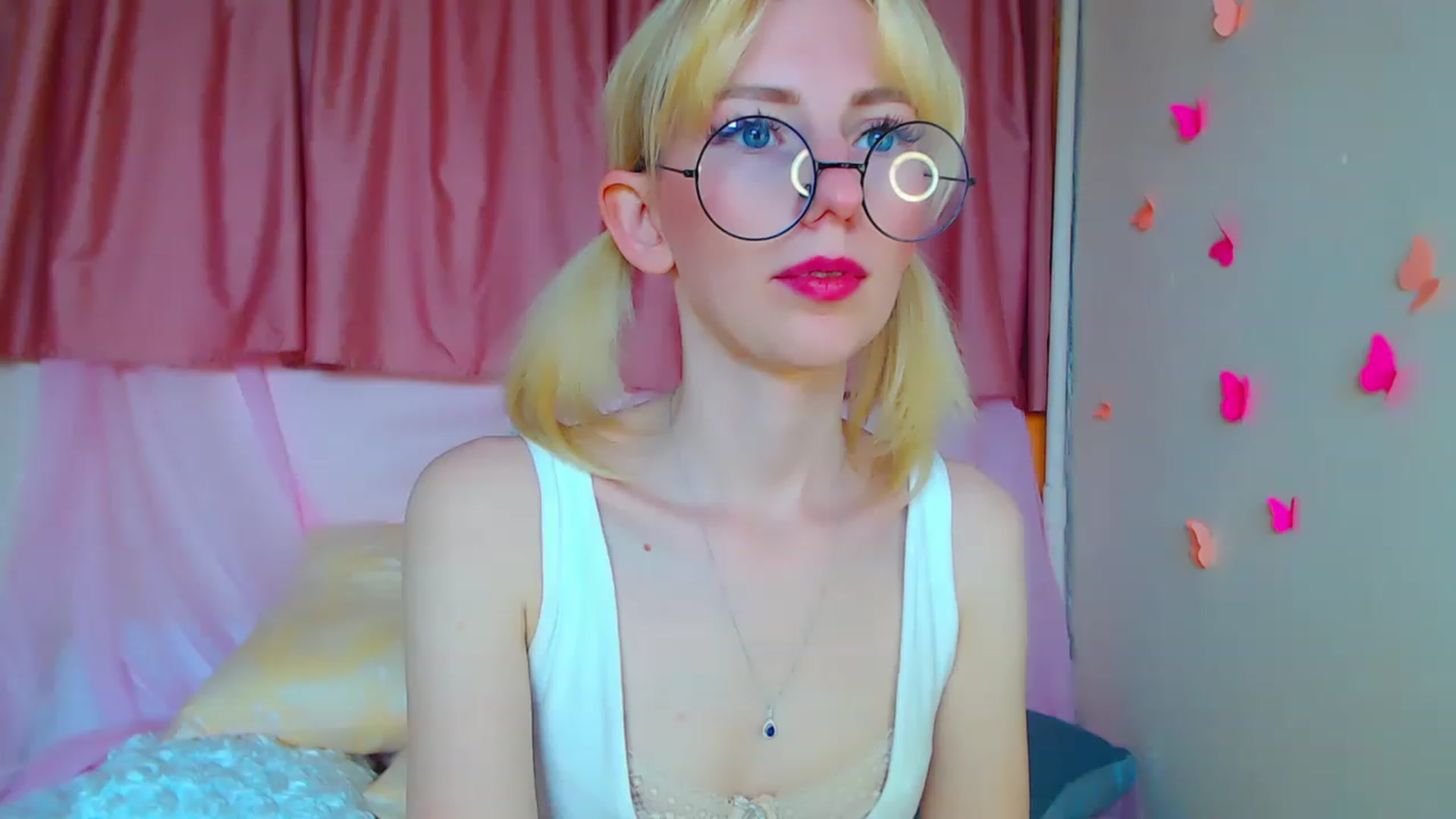 Gallery image thumbnail from PetitePrincez's myfreecams stream on, 06/18/2023, 14:45 image 9 of 20