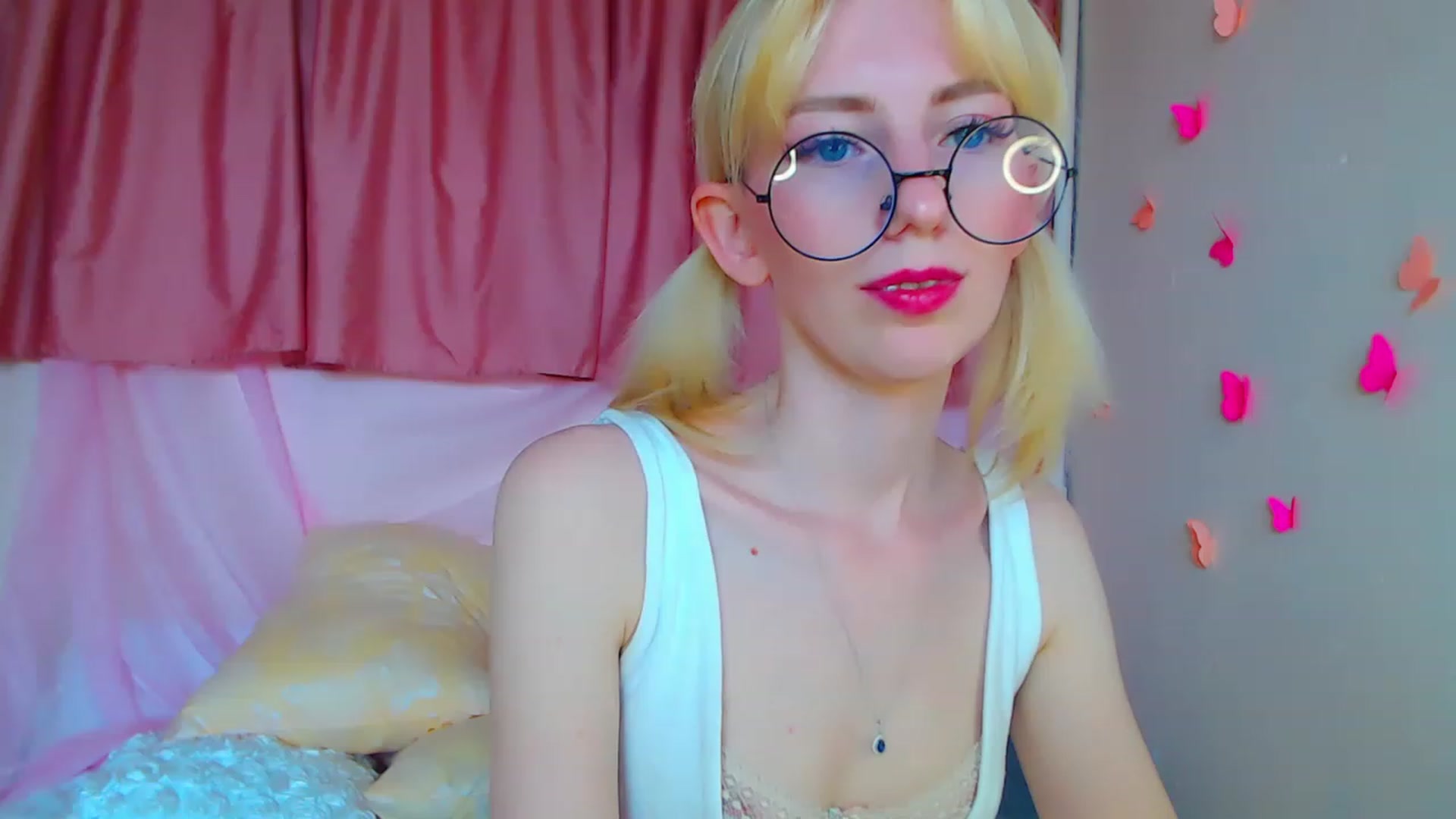 Gallery image thumbnail from PetitePrincez's myfreecams stream on, 06/18/2023, 14:45 image 13 of 20