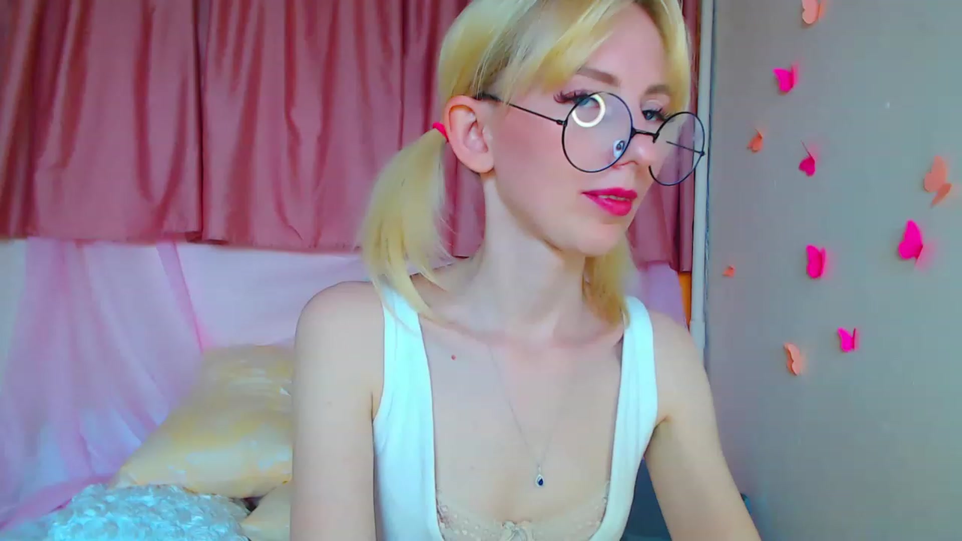 Gallery image thumbnail from PetitePrincez's myfreecams stream on, 06/18/2023, 14:45 image 10 of 20