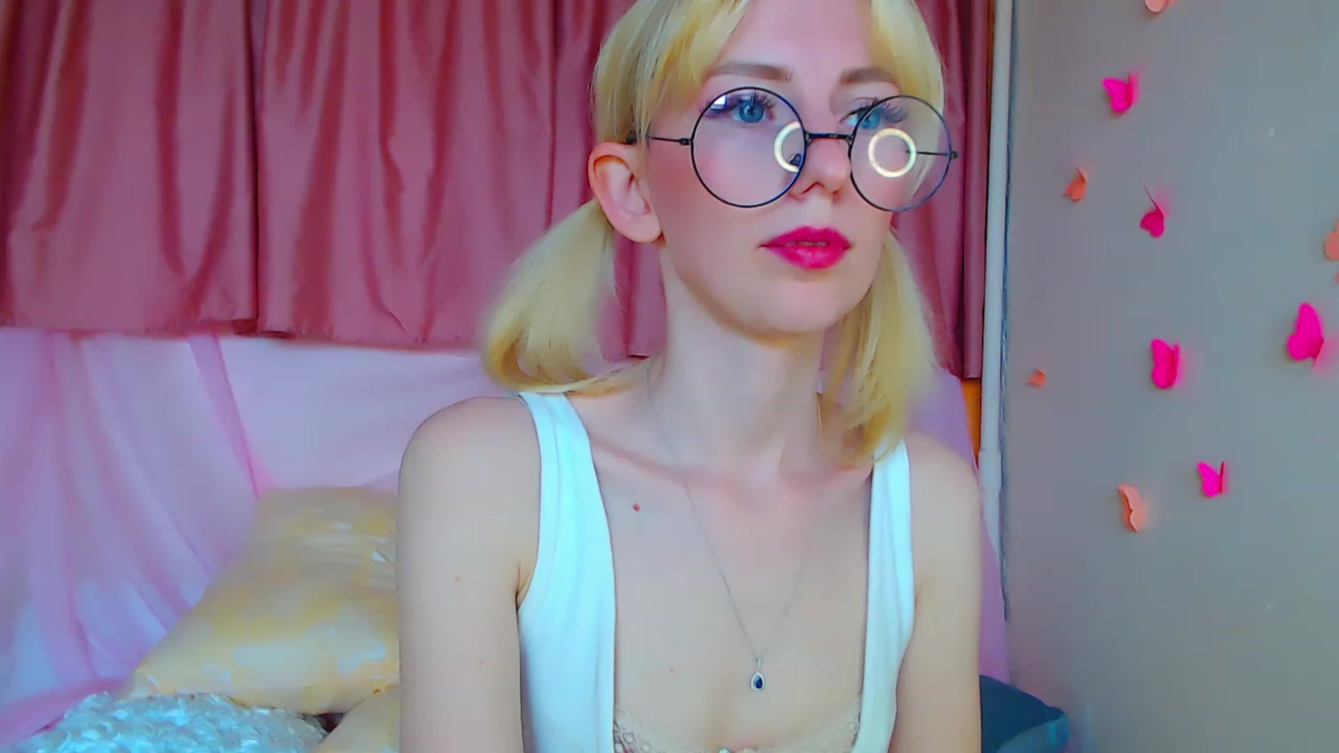 Gallery image thumbnail from PetitePrincez's myfreecams stream on, 06/18/2023, 14:45 image 3 of 20