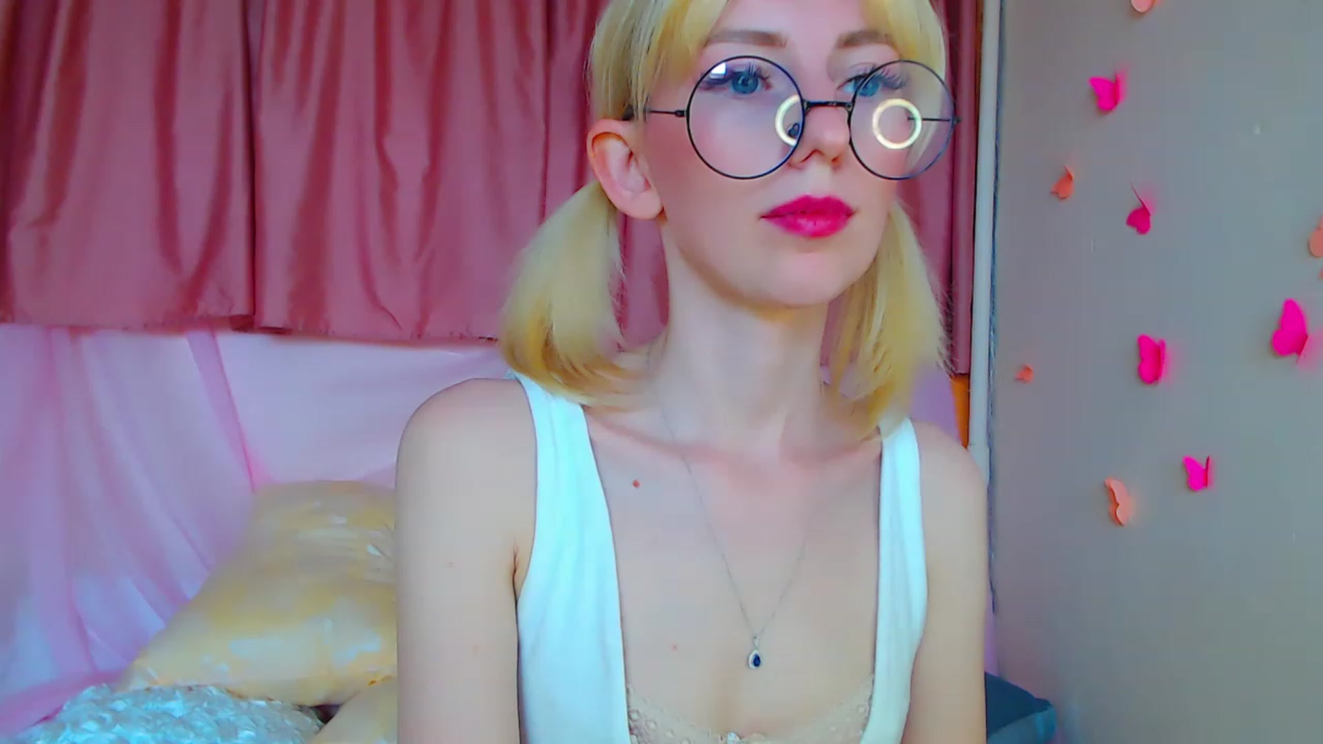 Gallery image thumbnail from PetitePrincez's myfreecams stream on, 06/18/2023, 14:45 image 6 of 20