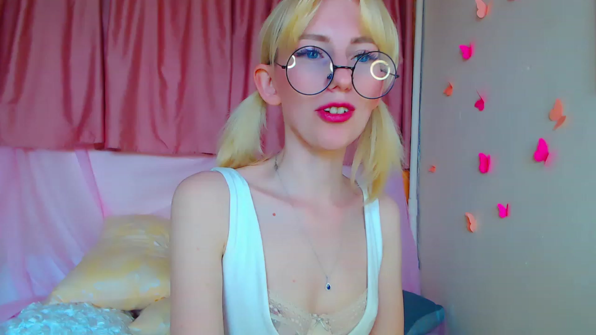 Gallery image thumbnail from PetitePrincez's myfreecams stream on, 06/18/2023, 14:45 image 15 of 20