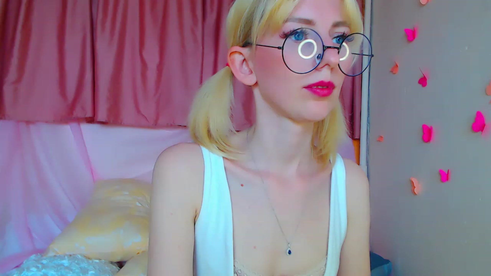 Gallery image thumbnail from PetitePrincez's myfreecams stream on, 06/18/2023, 14:45 image 7 of 20