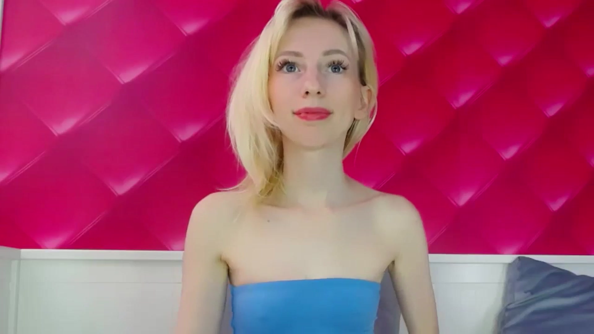 Gallery image thumbnail from PetitePrincez's myfreecams stream on, 10/15/2023, 13:16 image 5 of 20