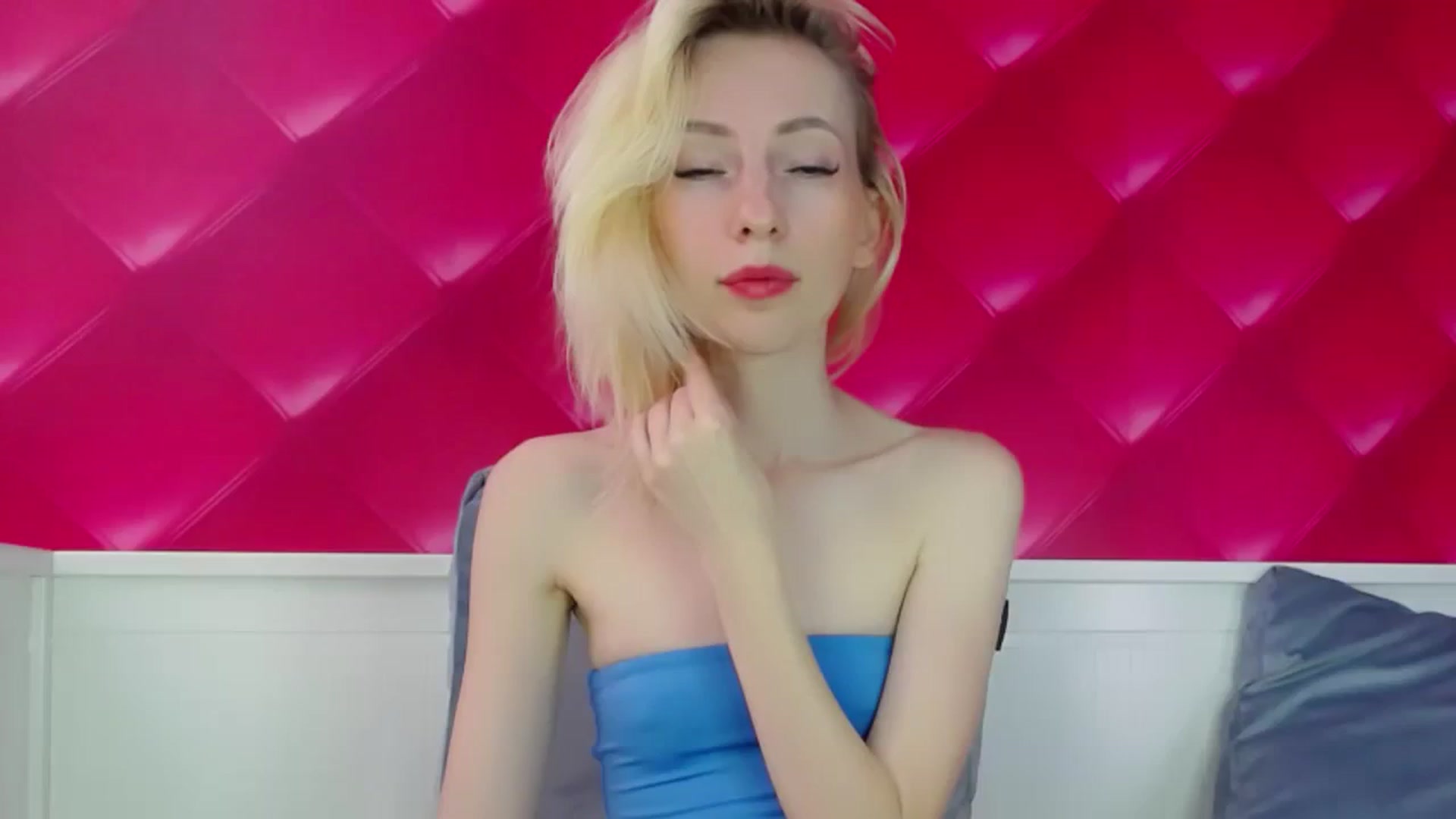 Gallery image thumbnail from PetitePrincez's myfreecams stream on, 10/15/2023, 13:16 image 12 of 20