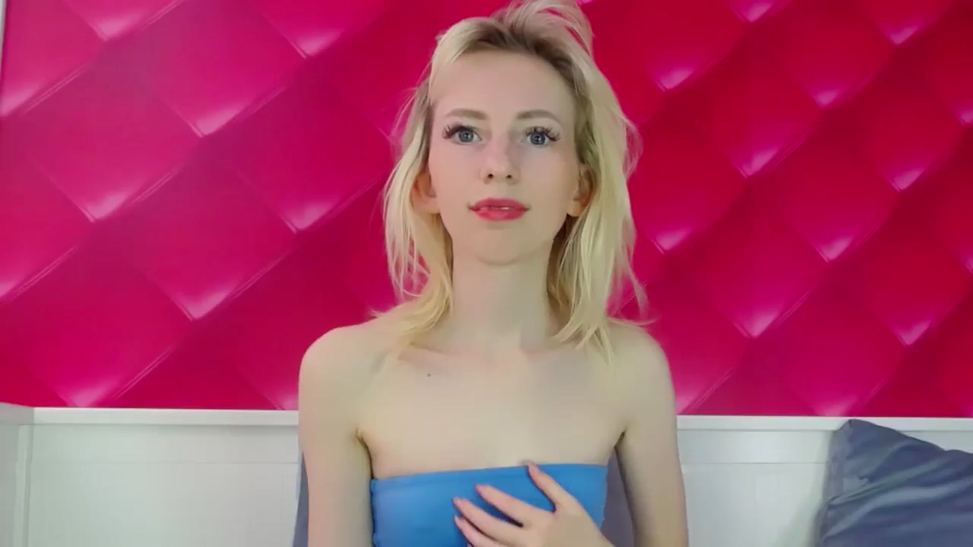 Gallery image thumbnail from PetitePrincez's myfreecams stream on, 10/15/2023, 13:16 image 7 of 20