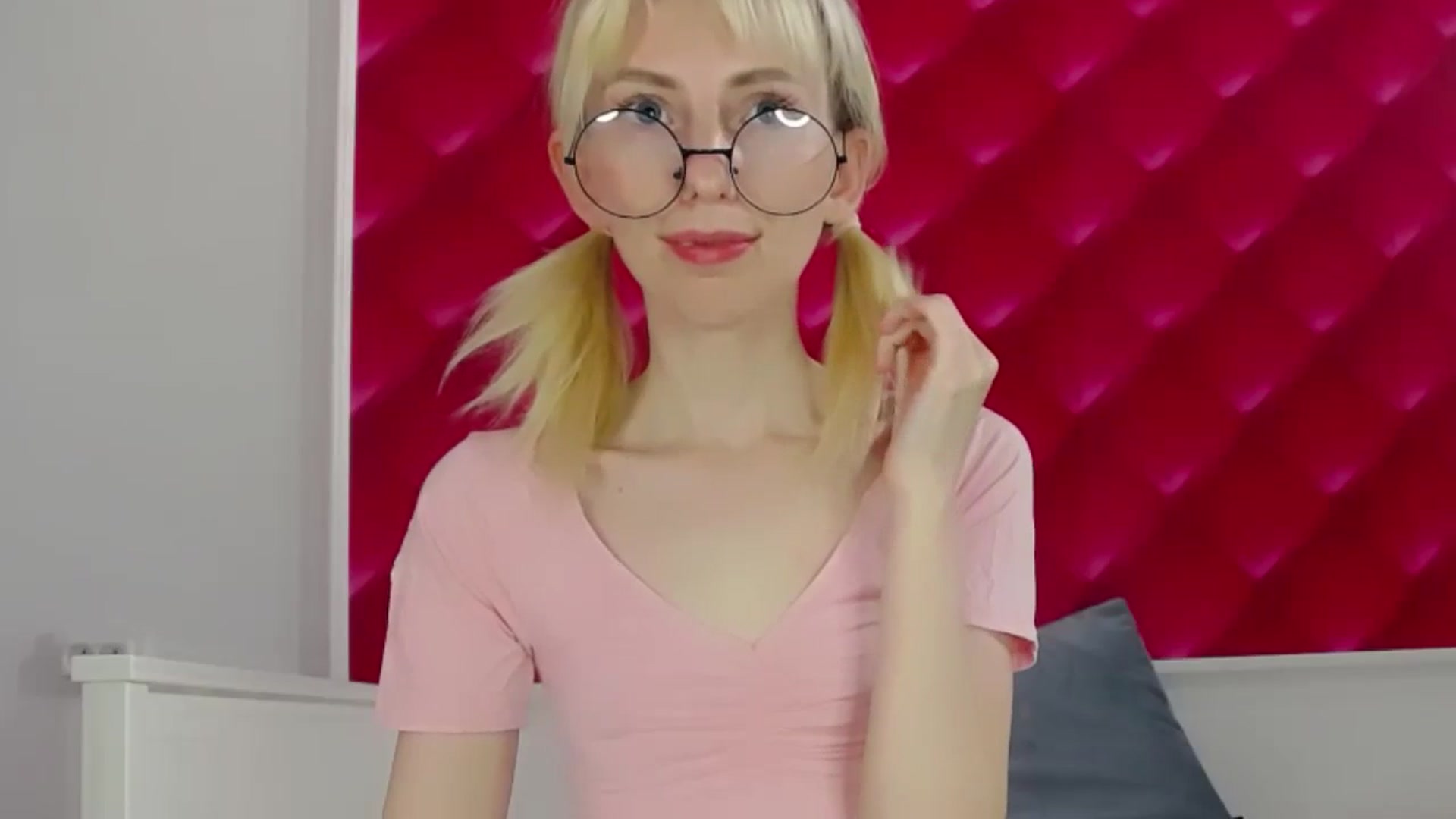 Gallery image thumbnail from PetitePrincez's myfreecams stream on, 10/21/2023, 19:21 image 19 of 20