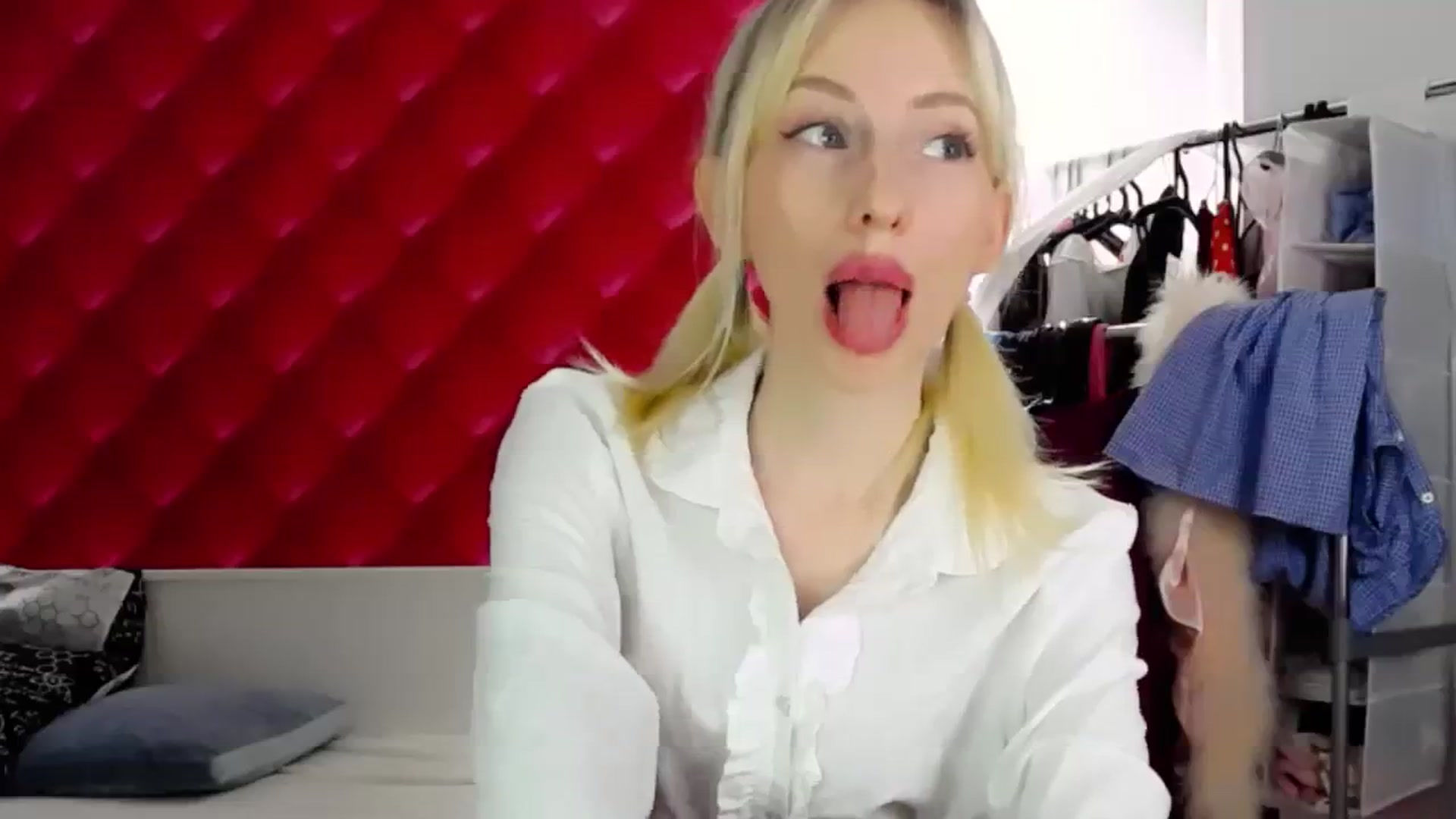 Gallery image thumbnail from PetitePrincez's myfreecams stream on, 12/17/2023, 14:37 image 14 of 20