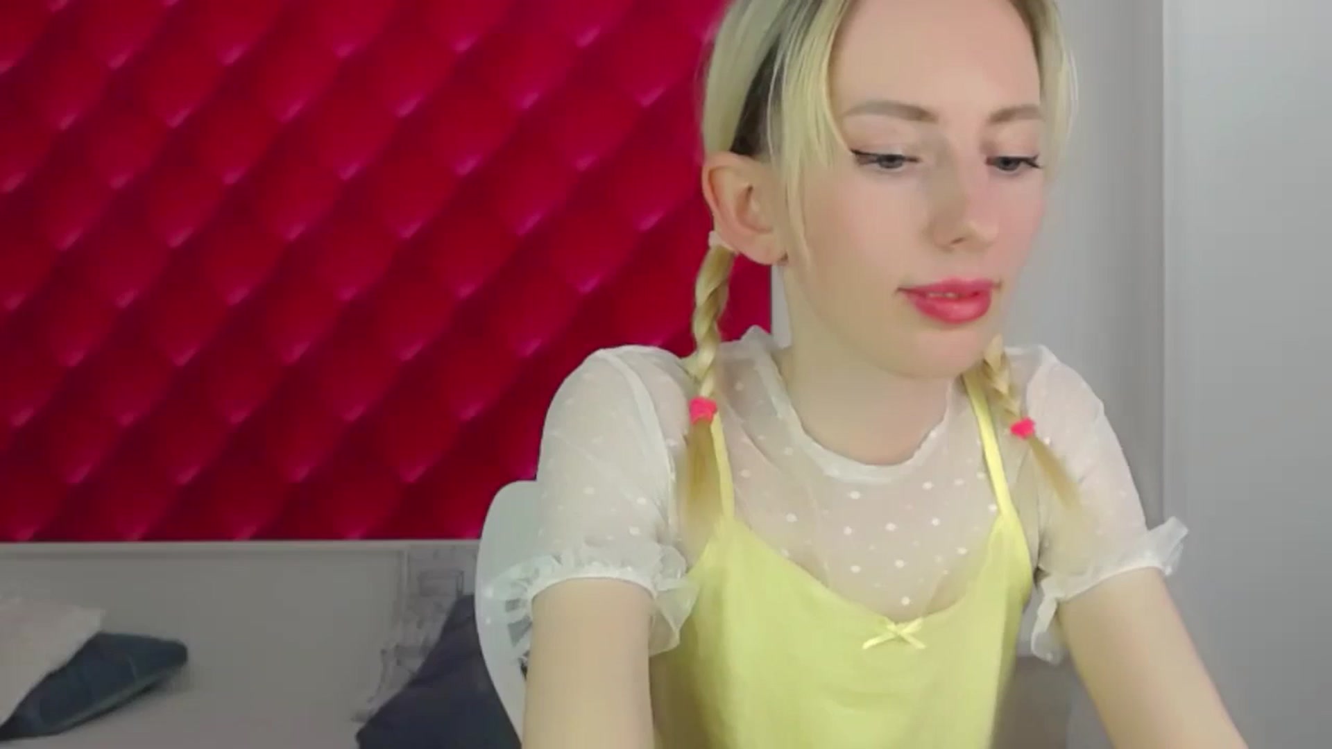 Gallery image thumbnail from PetitePrincez's myfreecams stream on, 12/24/2023, 17:06 image 5 of 20