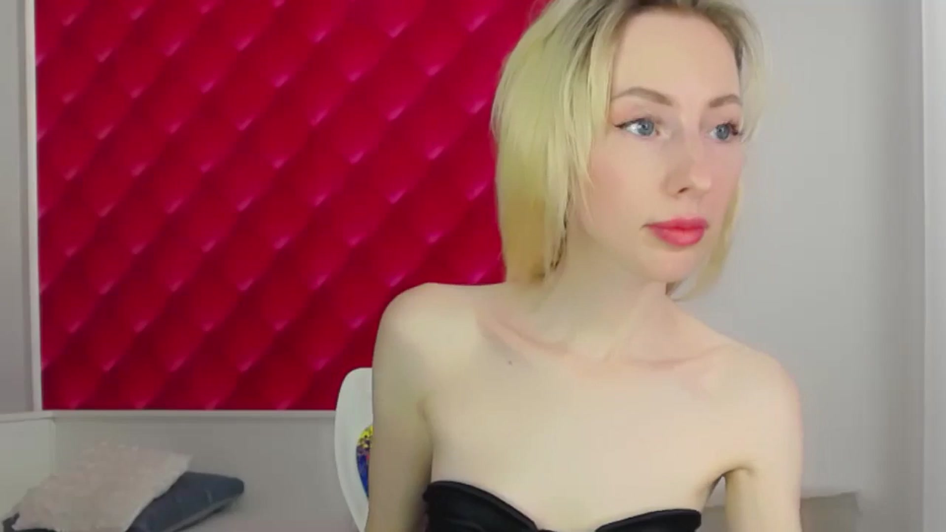 Gallery image thumbnail from PetitePrincez's myfreecams stream on, 12/24/2023, 17:06 image 11 of 20