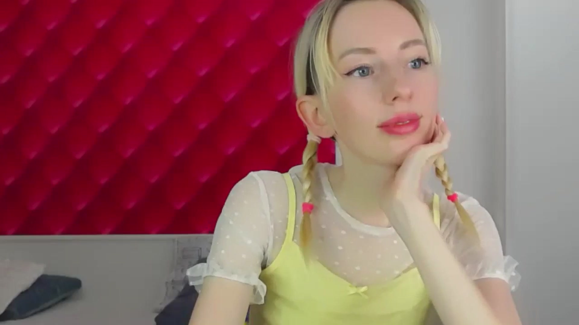 Gallery image thumbnail from PetitePrincez's myfreecams stream on, 12/24/2023, 17:06 image 2 of 20