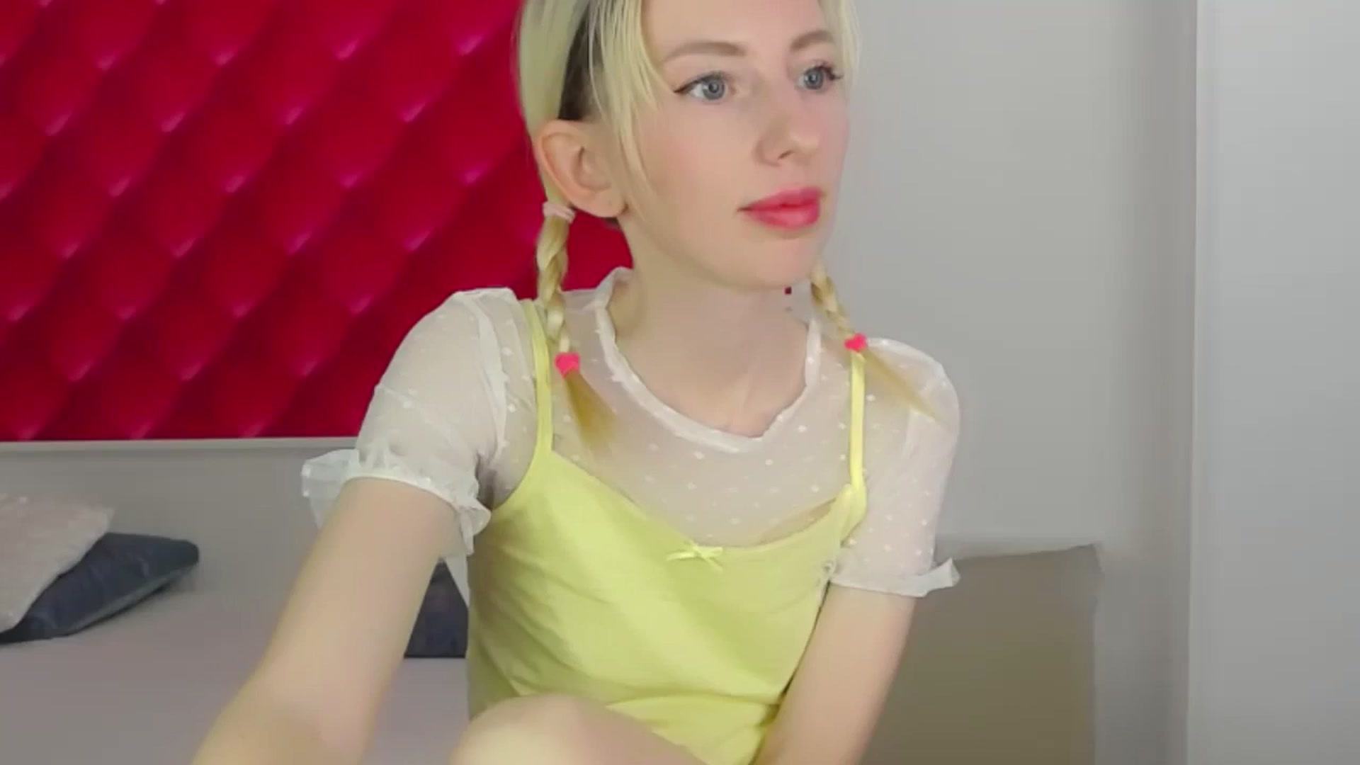 Gallery image thumbnail from PetitePrincez's myfreecams stream on, 12/24/2023, 17:06 image 8 of 20