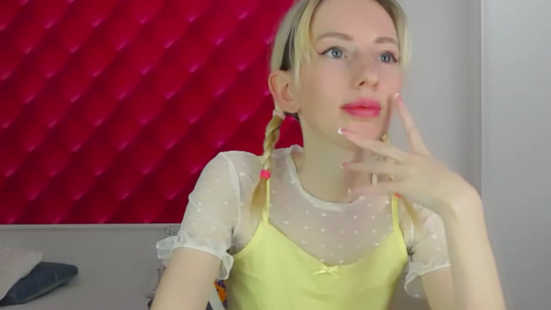 Gallery image thumbnail from PetitePrincez's myfreecams stream on, 12/24/2023, 17:06 image 6 of 20