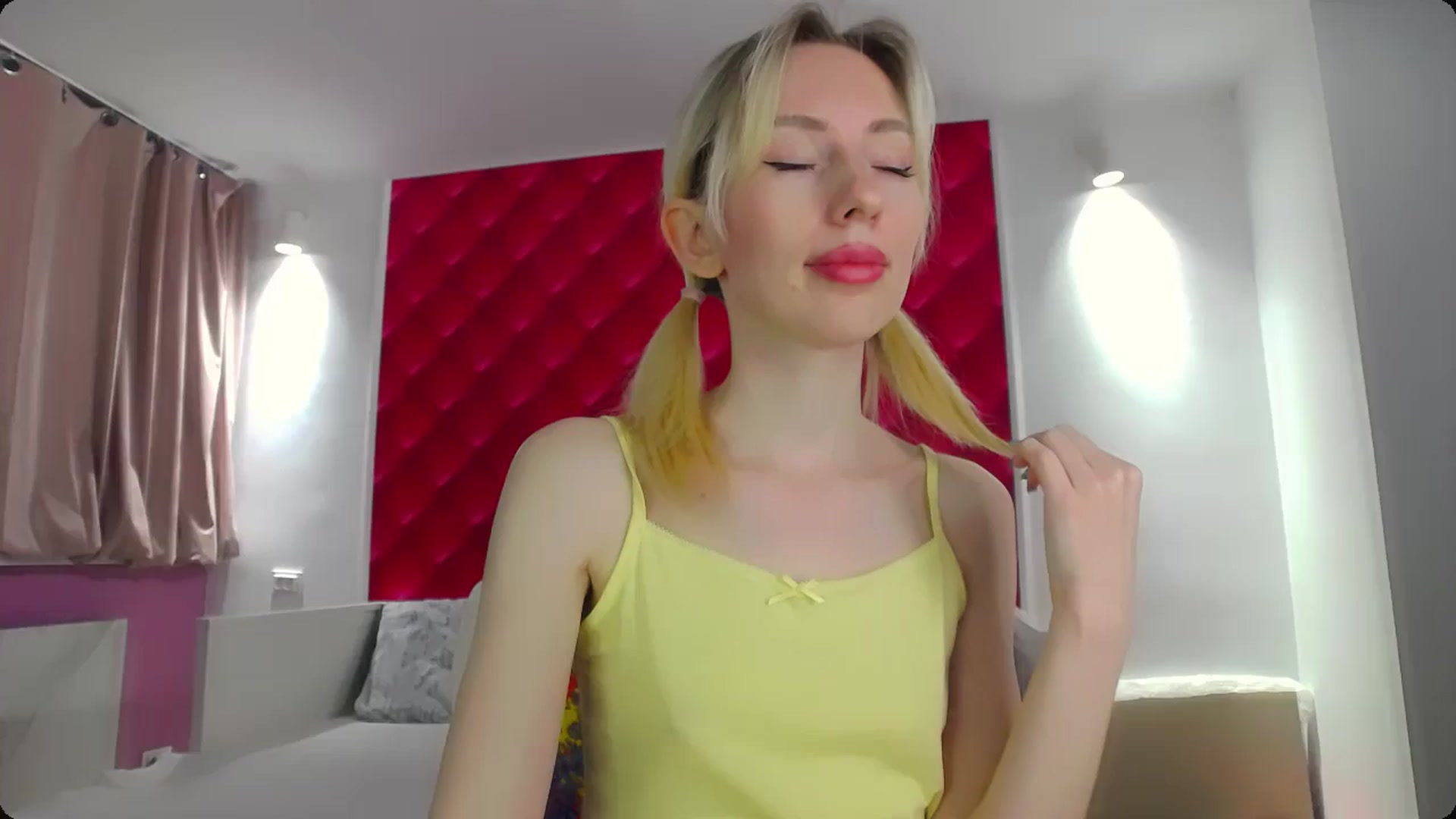 Gallery image thumbnail from PetitePrincez's myfreecams stream on, 01/06/2024, 14:48 image 4 of 20