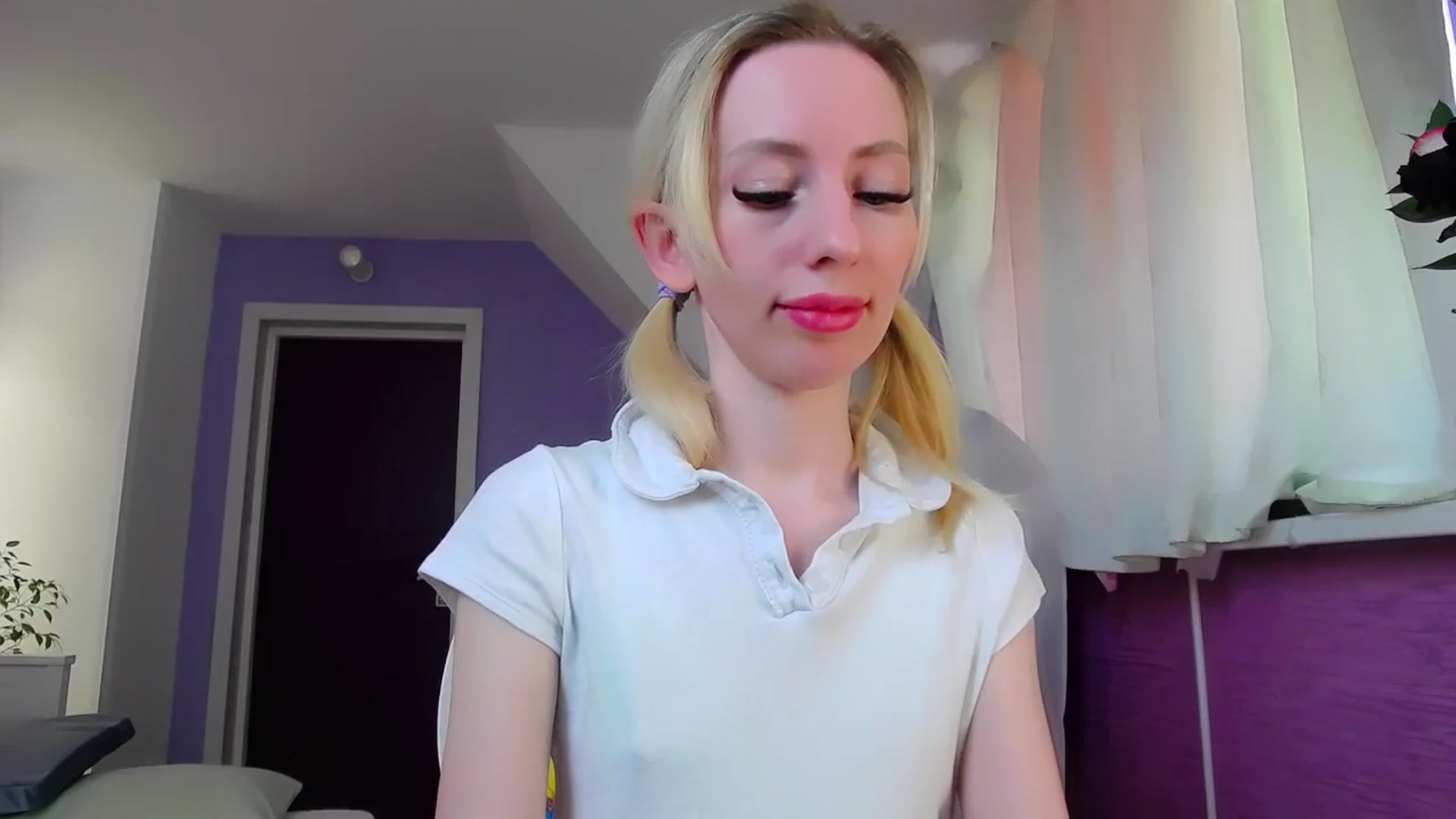 Gallery image thumbnail from PetitePrincez's myfreecams stream on, 05/19/2024, 14:00 image 16 of 20