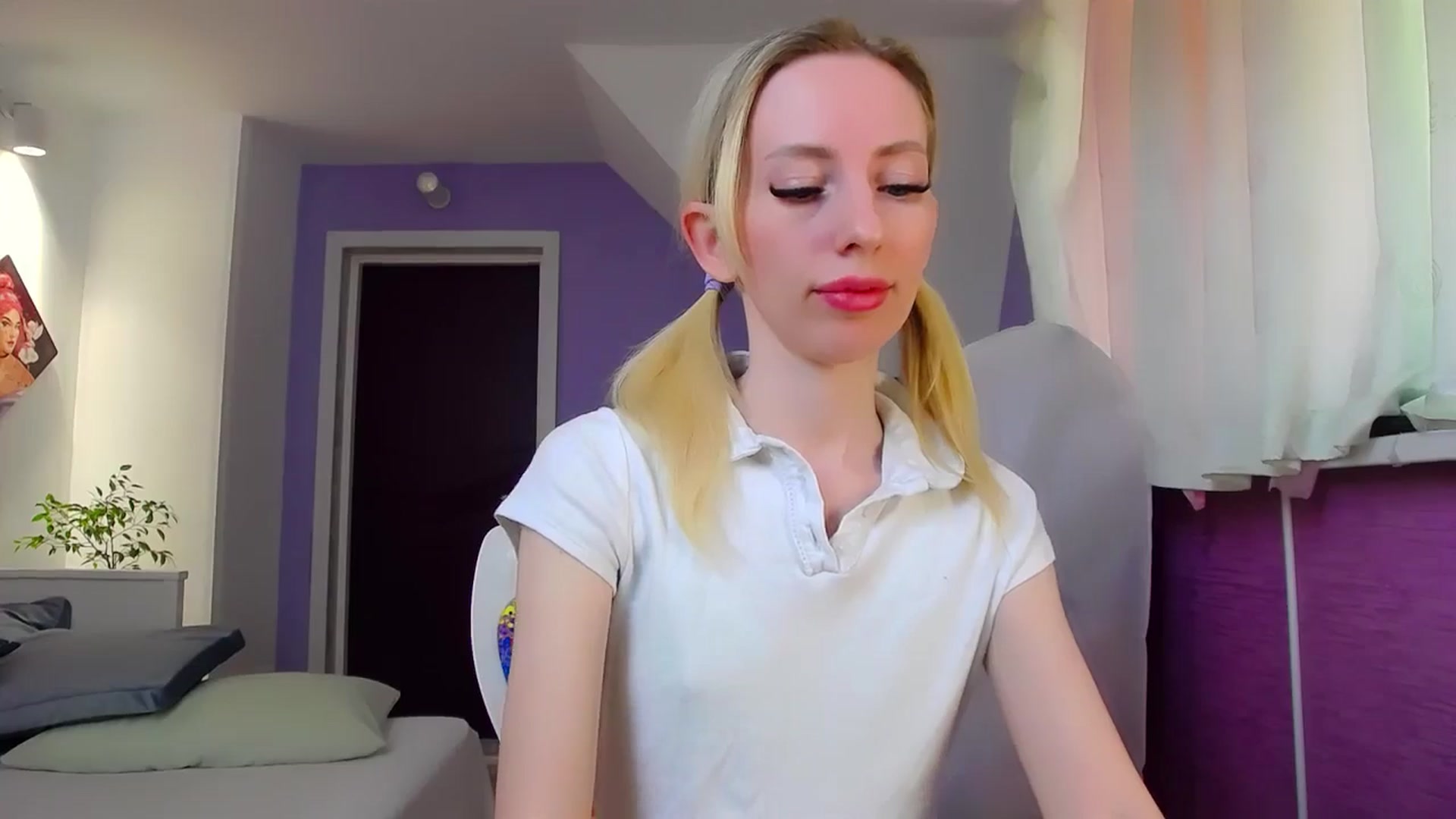 Gallery image thumbnail from PetitePrincez's myfreecams stream on, 05/19/2024, 14:00 image 19 of 20