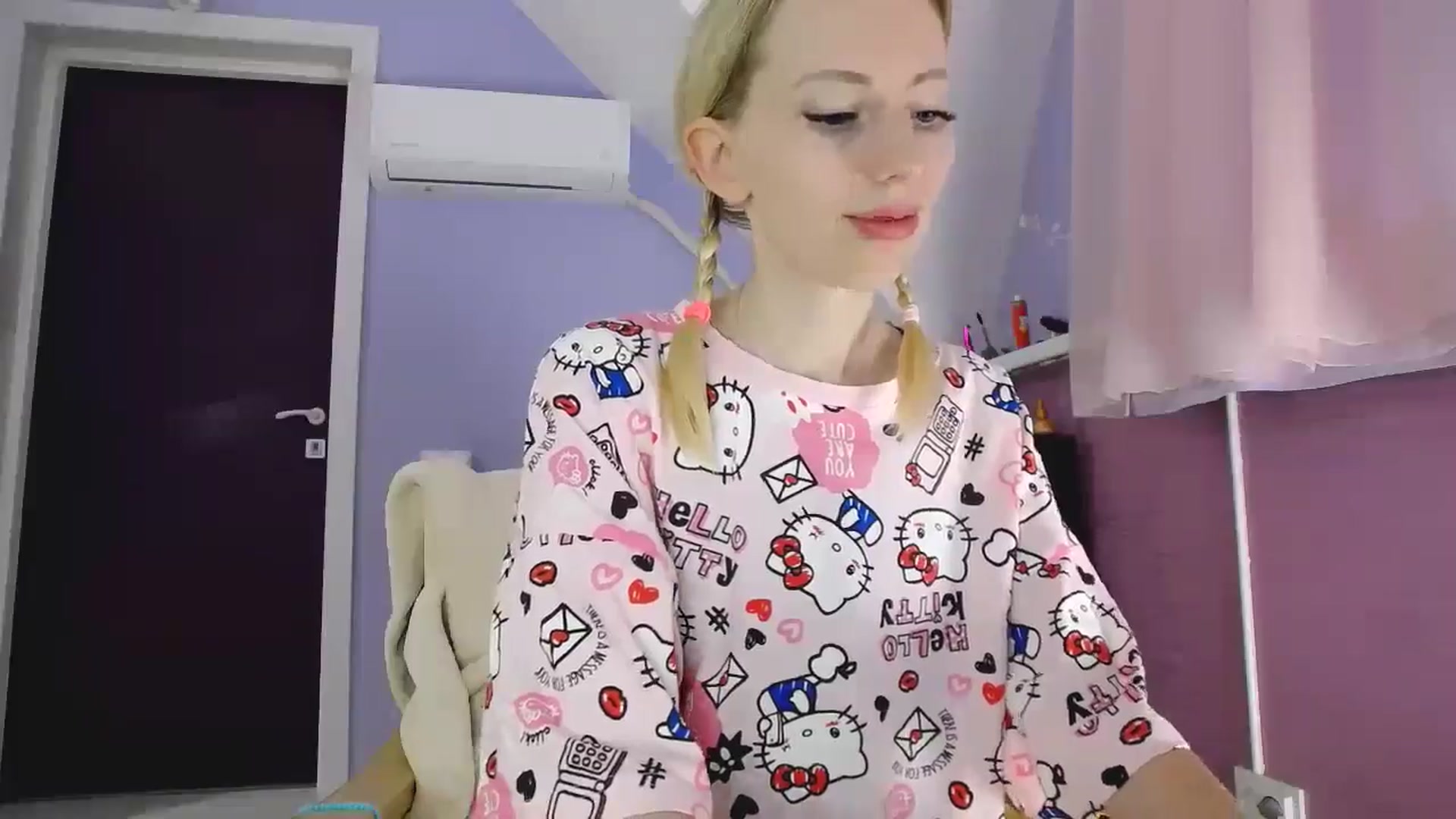 Gallery image thumbnail from PetitePrincez's myfreecams stream on, 10/13/2024, 14:29 image 5 of 20