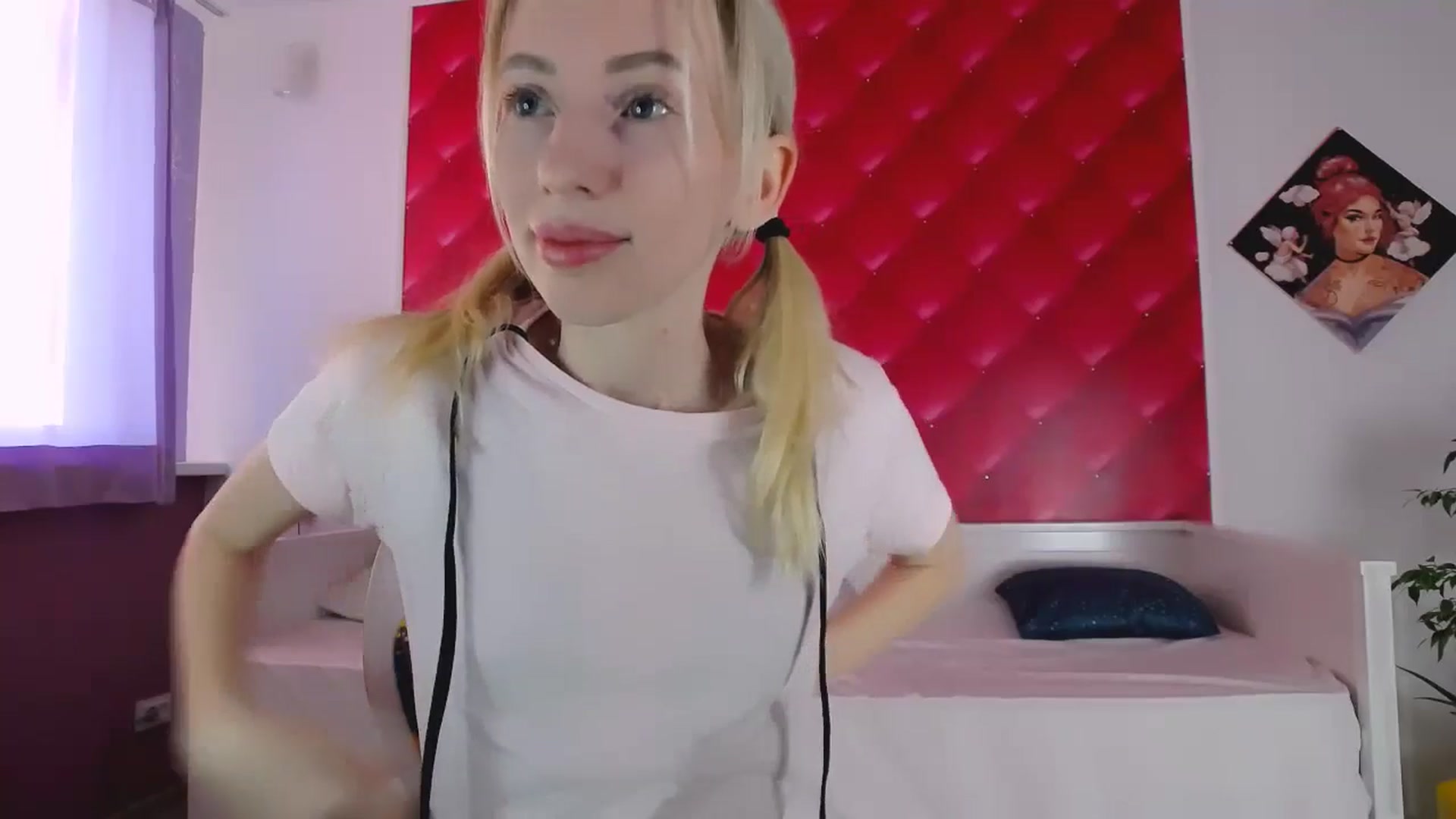 Gallery image thumbnail from PetitePrincez's myfreecams stream on, 11/16/2024, 13:48 image 7 of 20