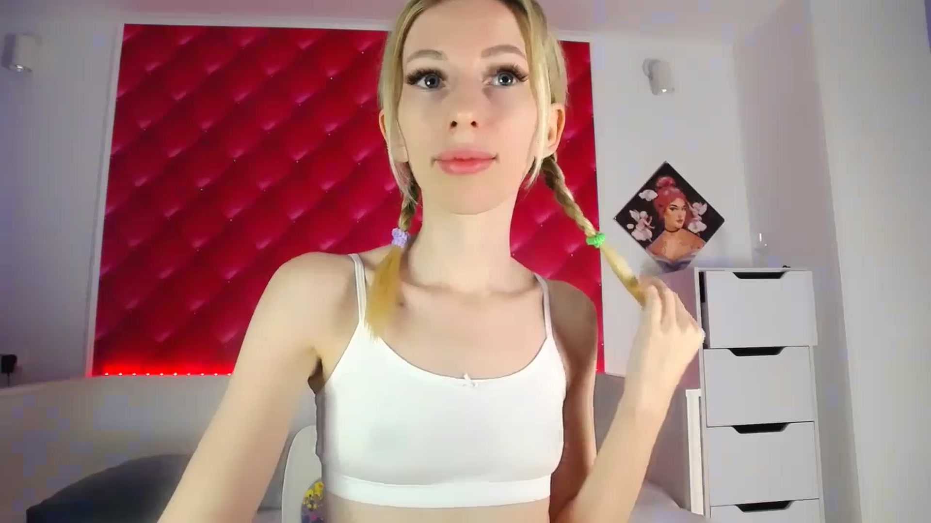 Gallery image thumbnail from PetitePrincez's myfreecams stream on, 11/30/2024, 13:36 image 18 of 20