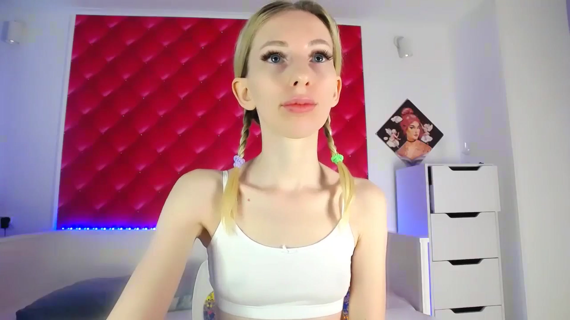 Gallery image thumbnail from PetitePrincez's myfreecams stream on, 11/30/2024, 13:36 image 11 of 20