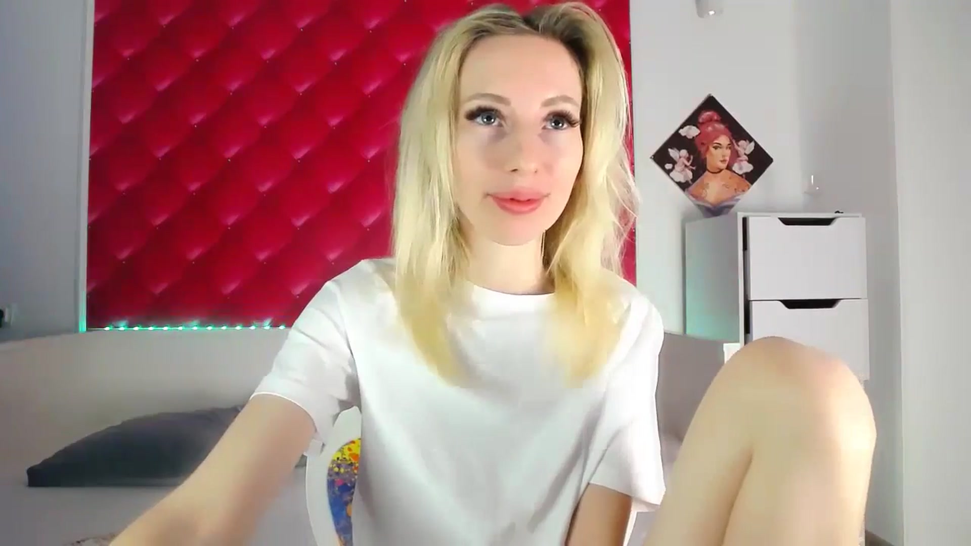 Gallery image thumbnail from PetitePrincez's myfreecams stream on, 11/30/2024, 13:59 image 6 of 20