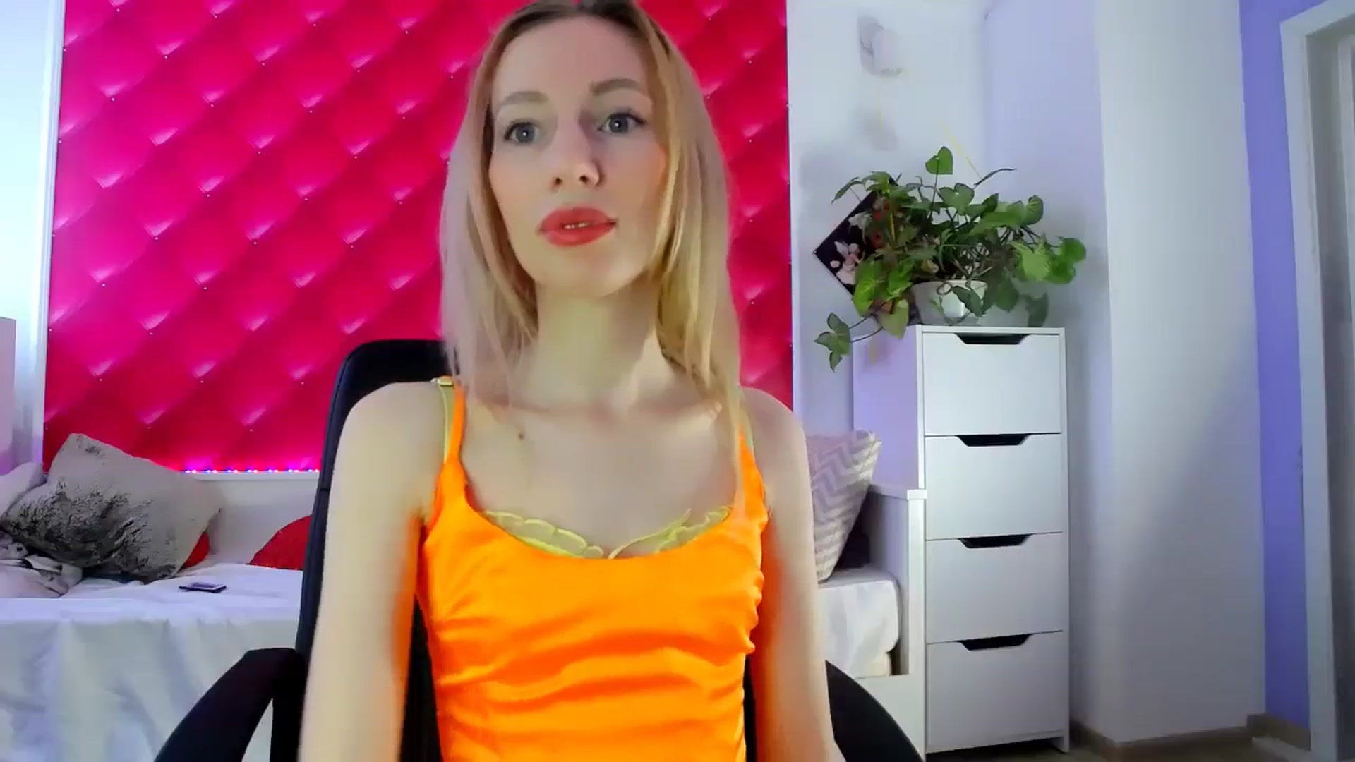 Gallery image thumbnail from PetitePrincez's myfreecams stream on, 03/02/2025, 13:47 image 19 of 20