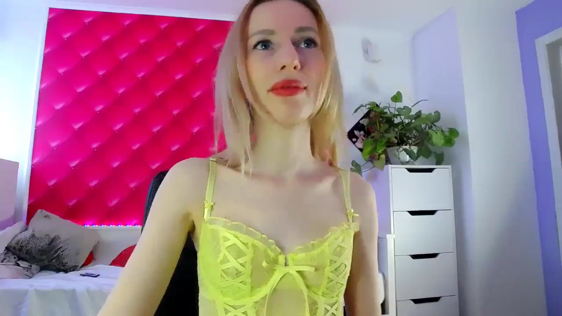 Gallery image thumbnail from PetitePrincez's myfreecams stream on, 03/02/2025, 13:47 image 4 of 20