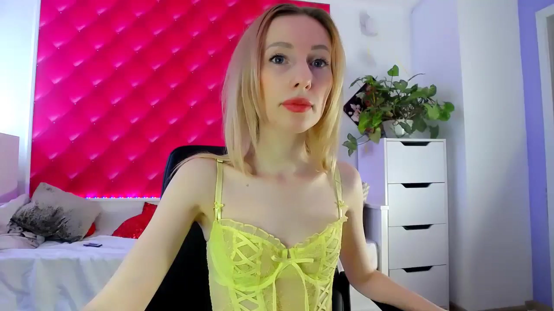 Gallery image thumbnail from PetitePrincez's myfreecams stream on, 03/02/2025, 13:47 image 11 of 20